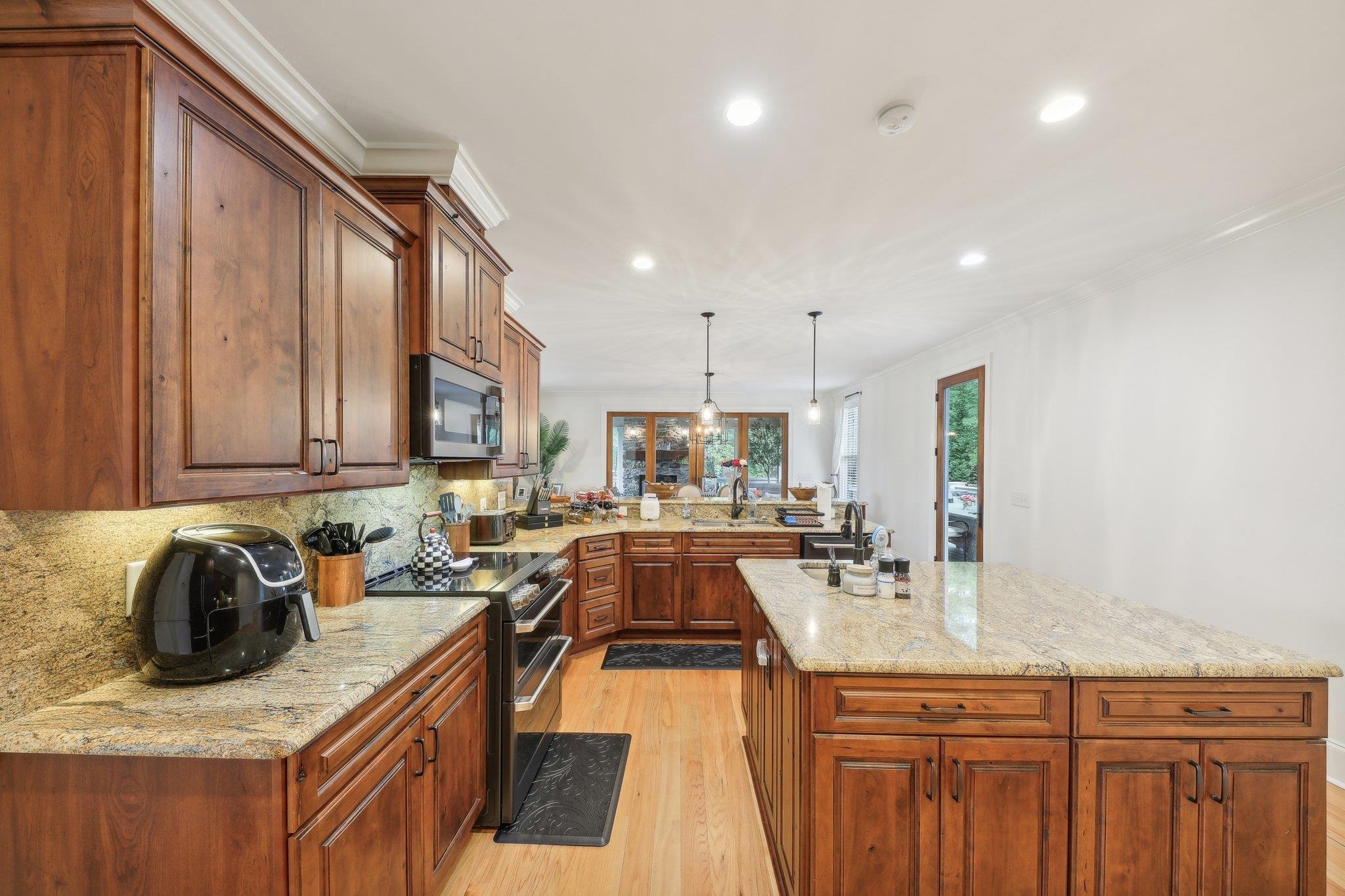 1421 GARNERS FERRY image 23