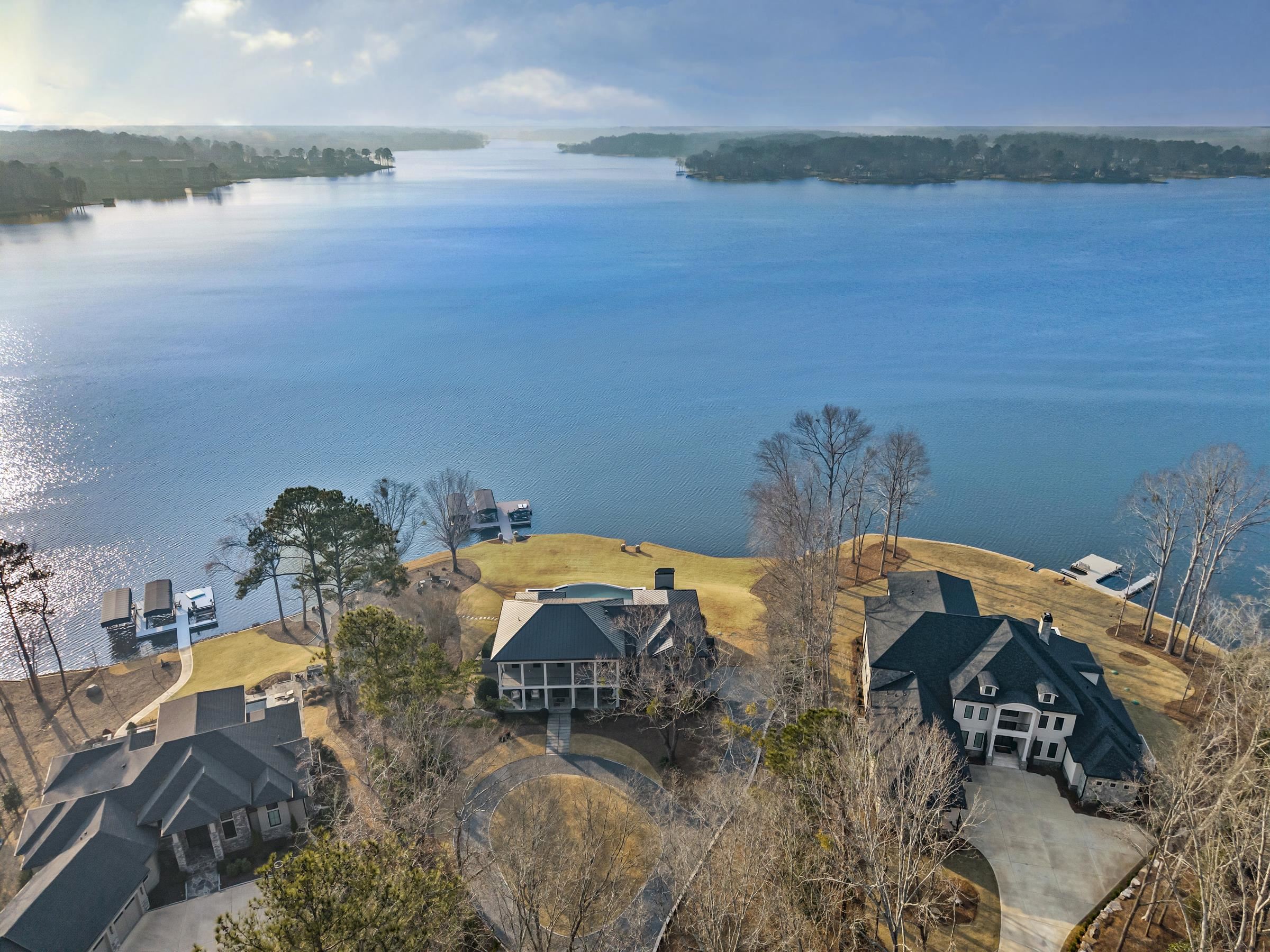 135 CAROLYN DRIVE image 2