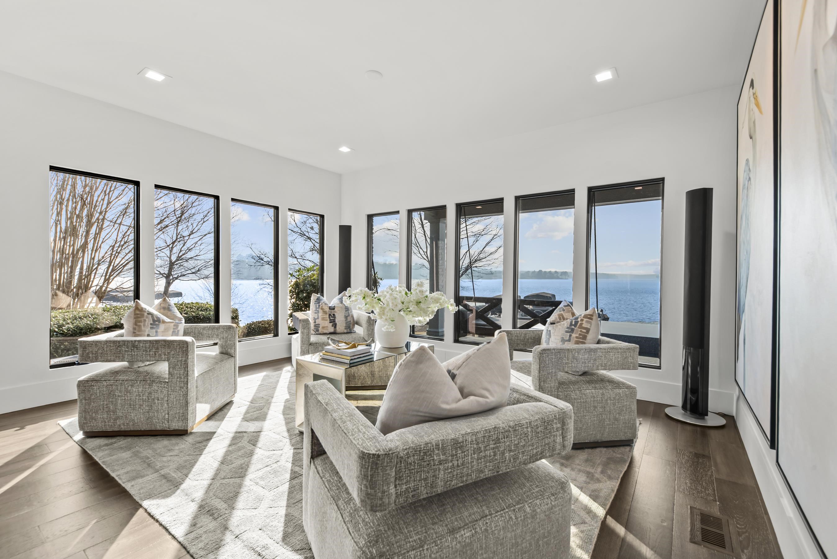 135 CAROLYN DRIVE image 19