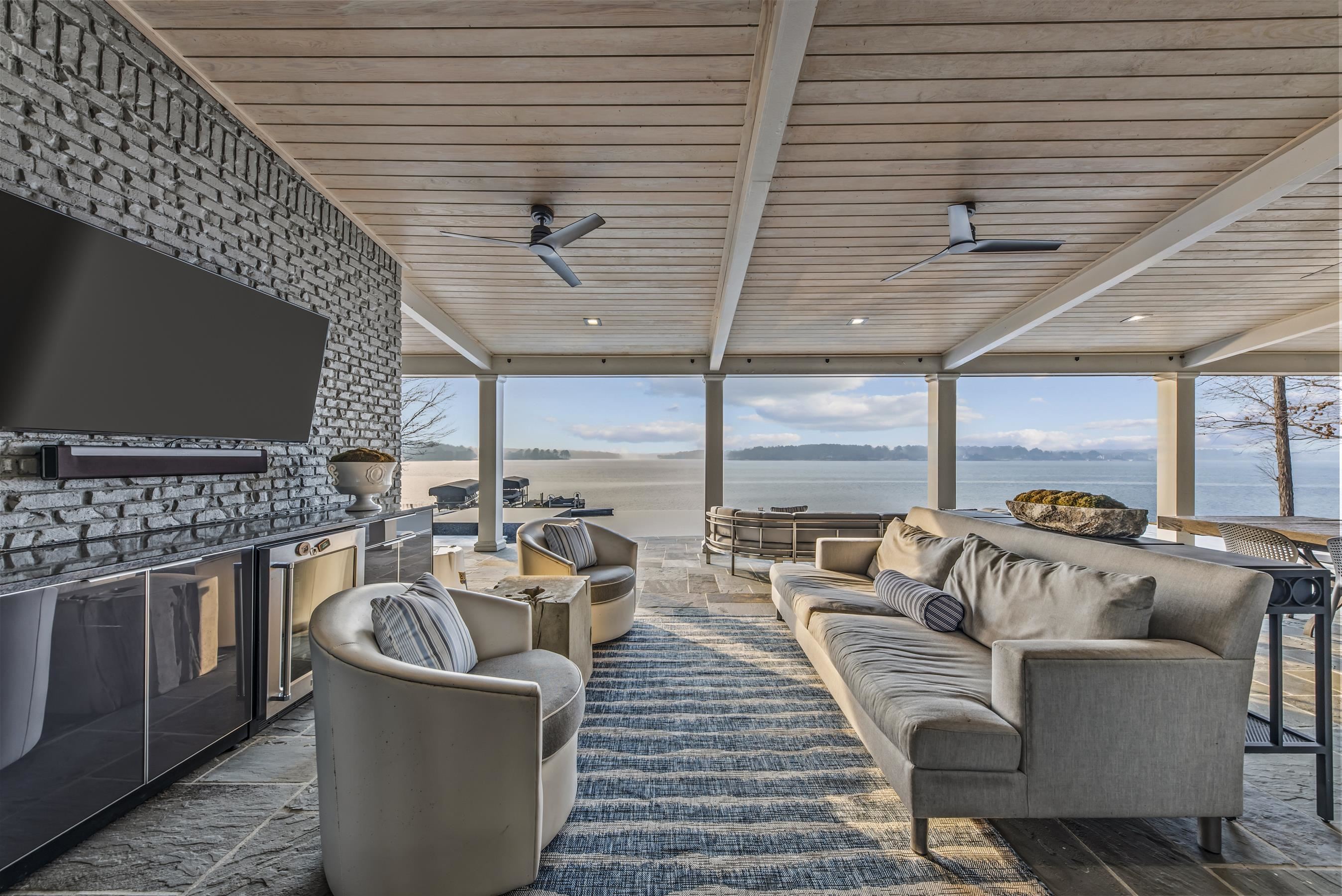 135 CAROLYN DRIVE image 33