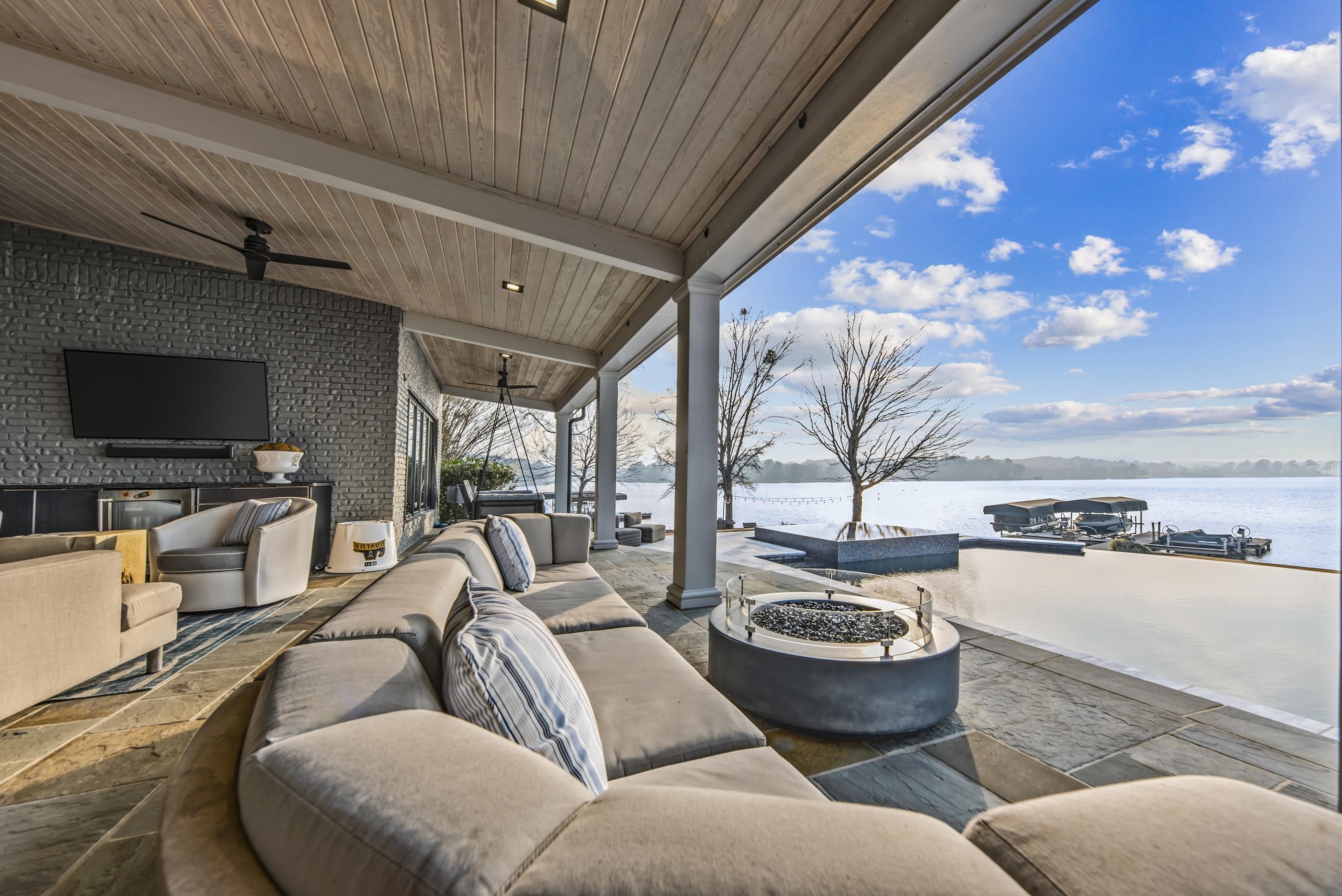 135 CAROLYN DRIVE image 35