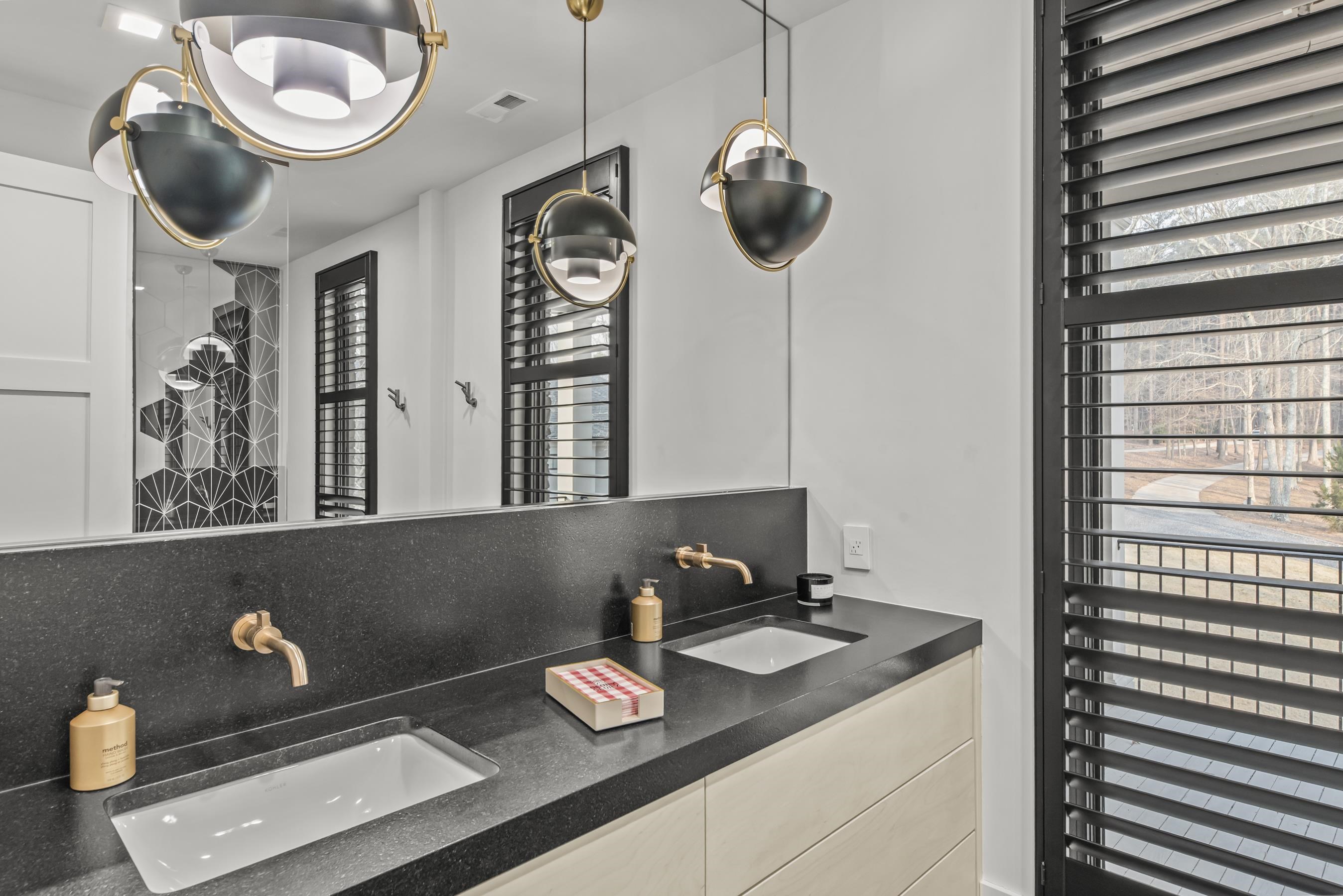 135 CAROLYN DRIVE image 59