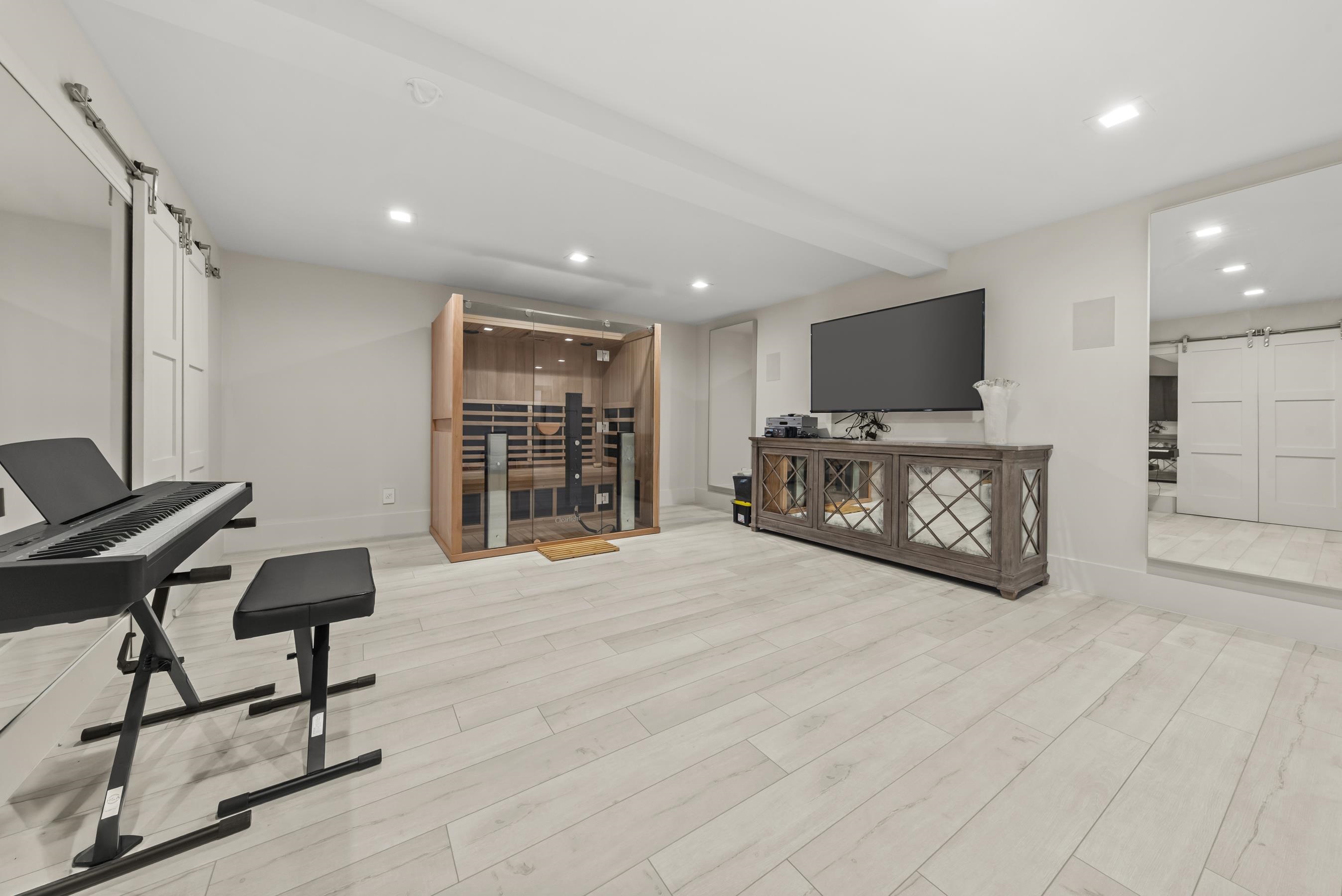 135 CAROLYN DRIVE image 69