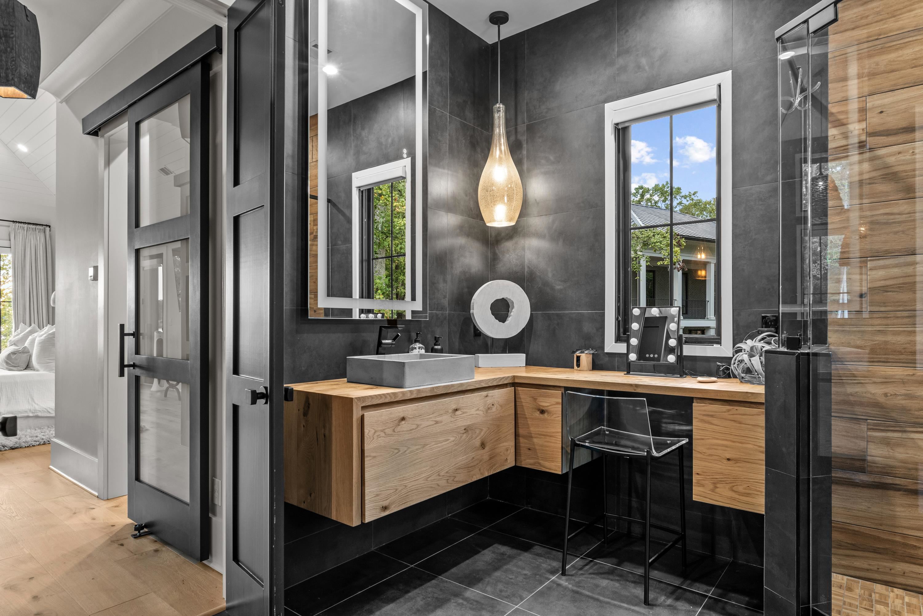 133 CAROLYN DRIVE image 40