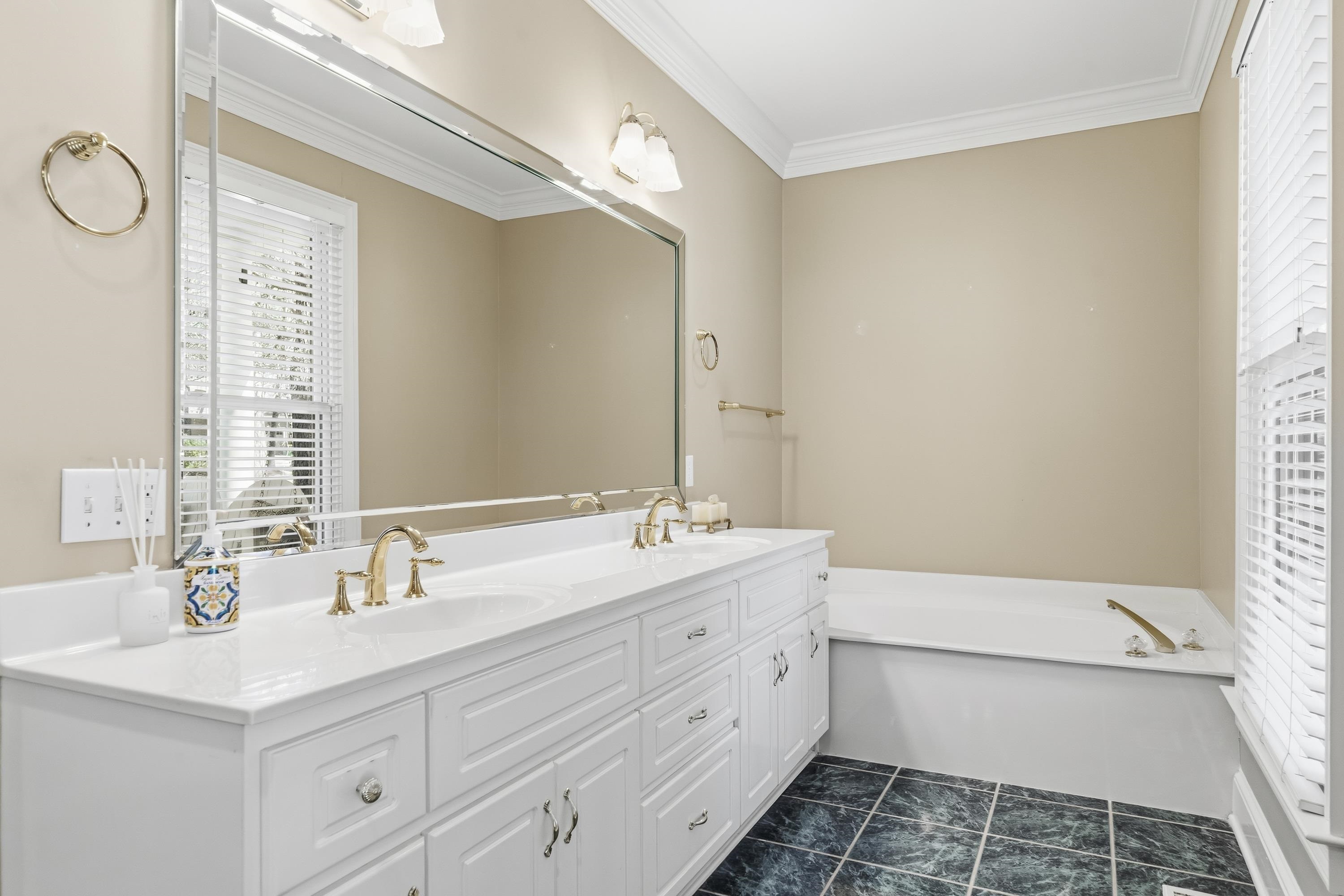 1811 SNUG HARBOR DRIVE image 48