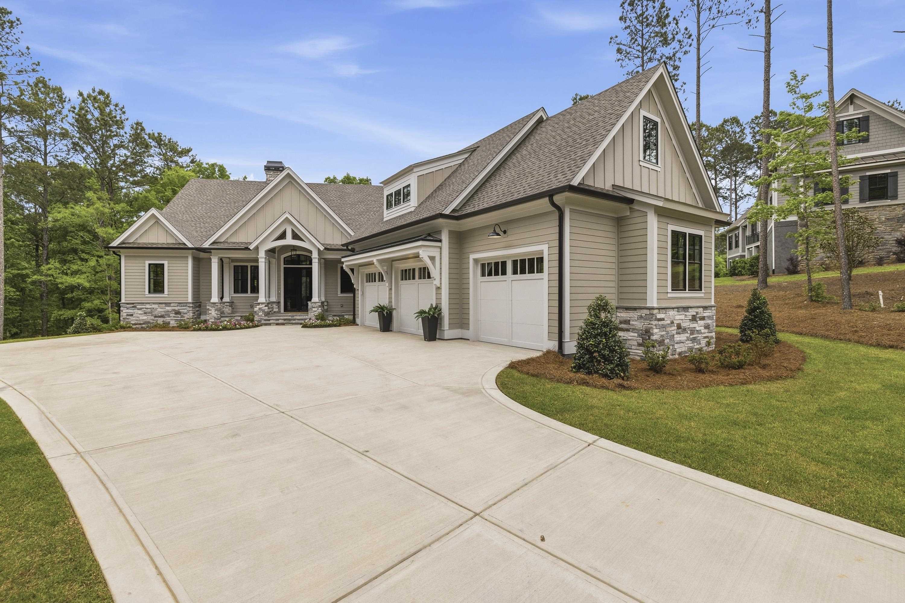 1051 OLIVER CREEK image 2