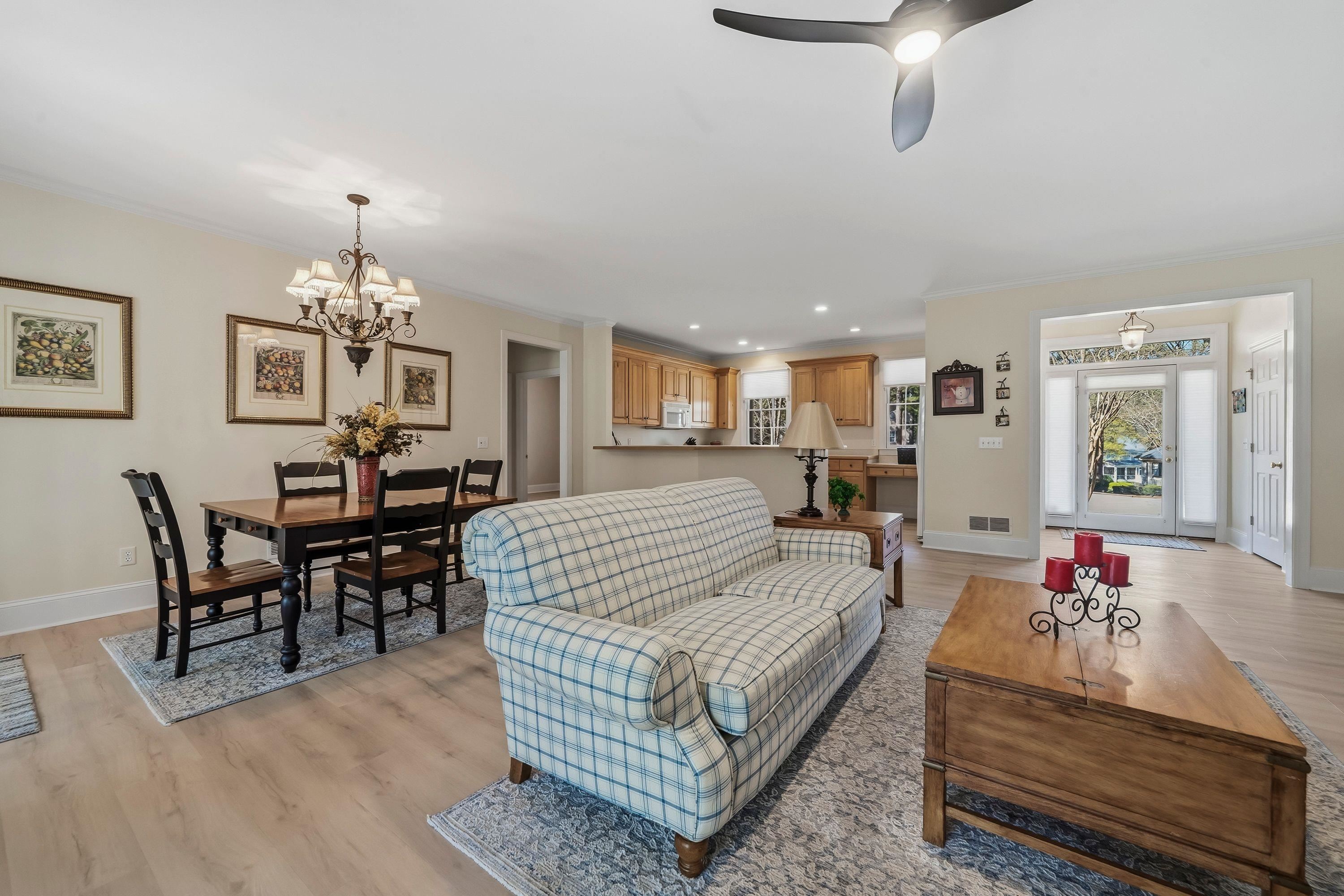 108 MAYFAIR COURT image 13