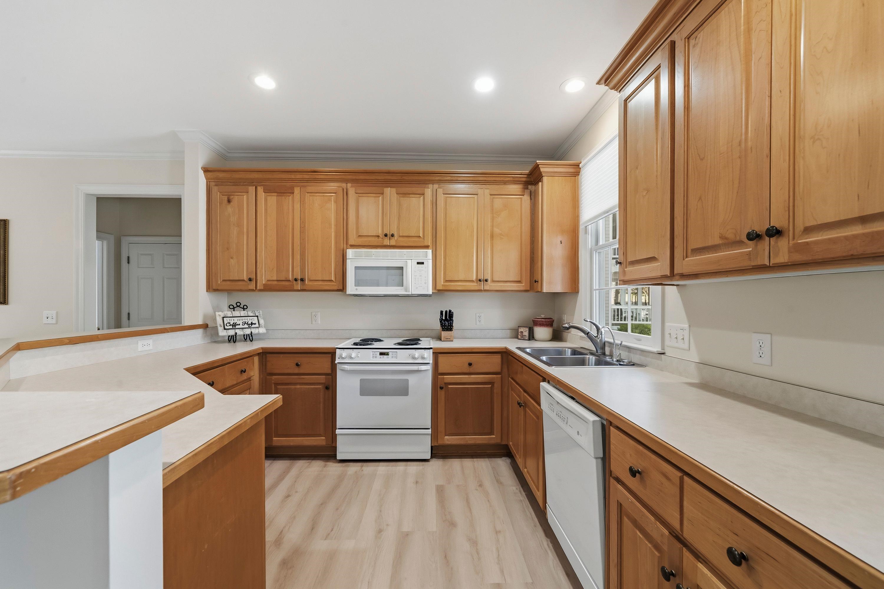 108 MAYFAIR COURT image 18