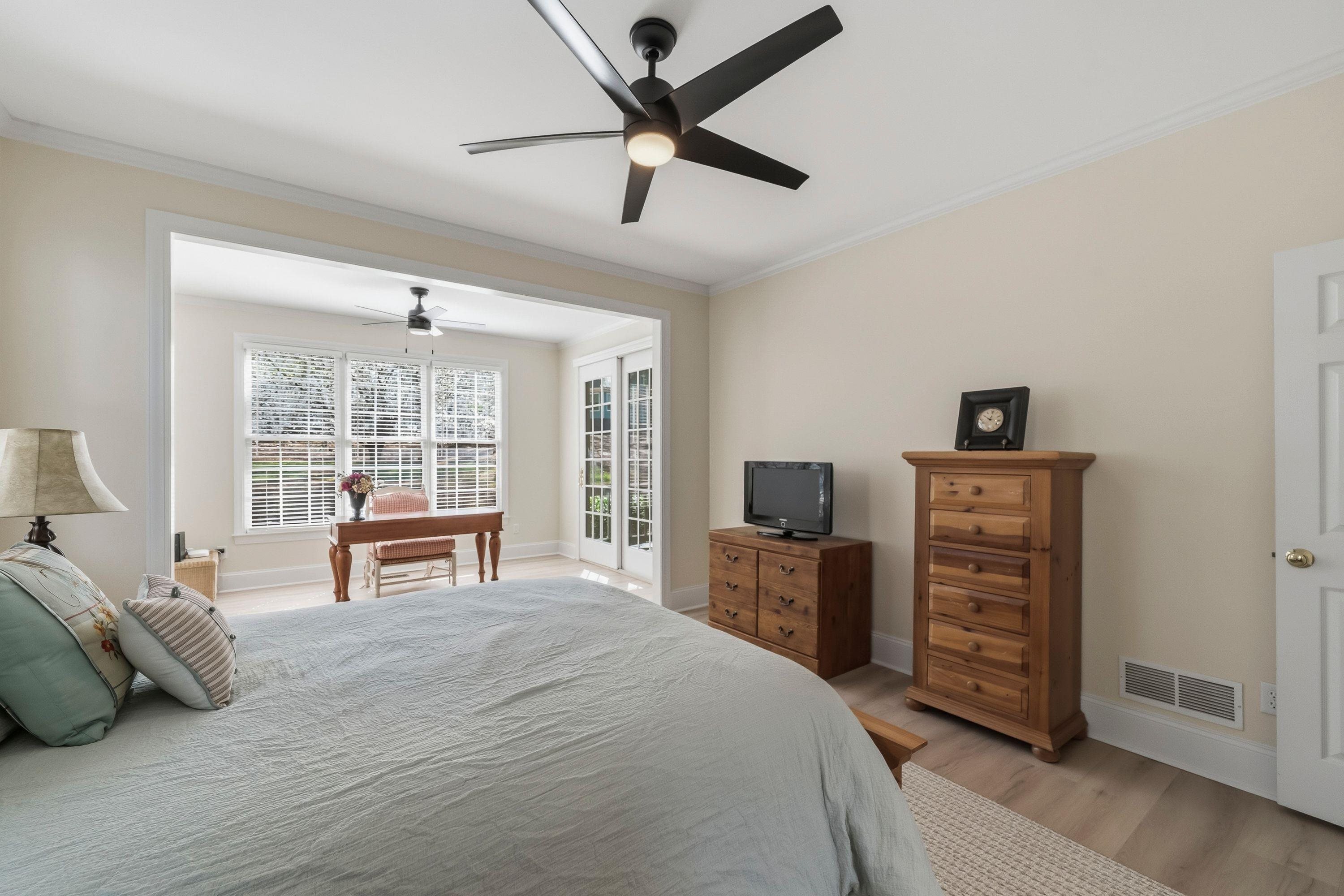 108 MAYFAIR COURT image 22