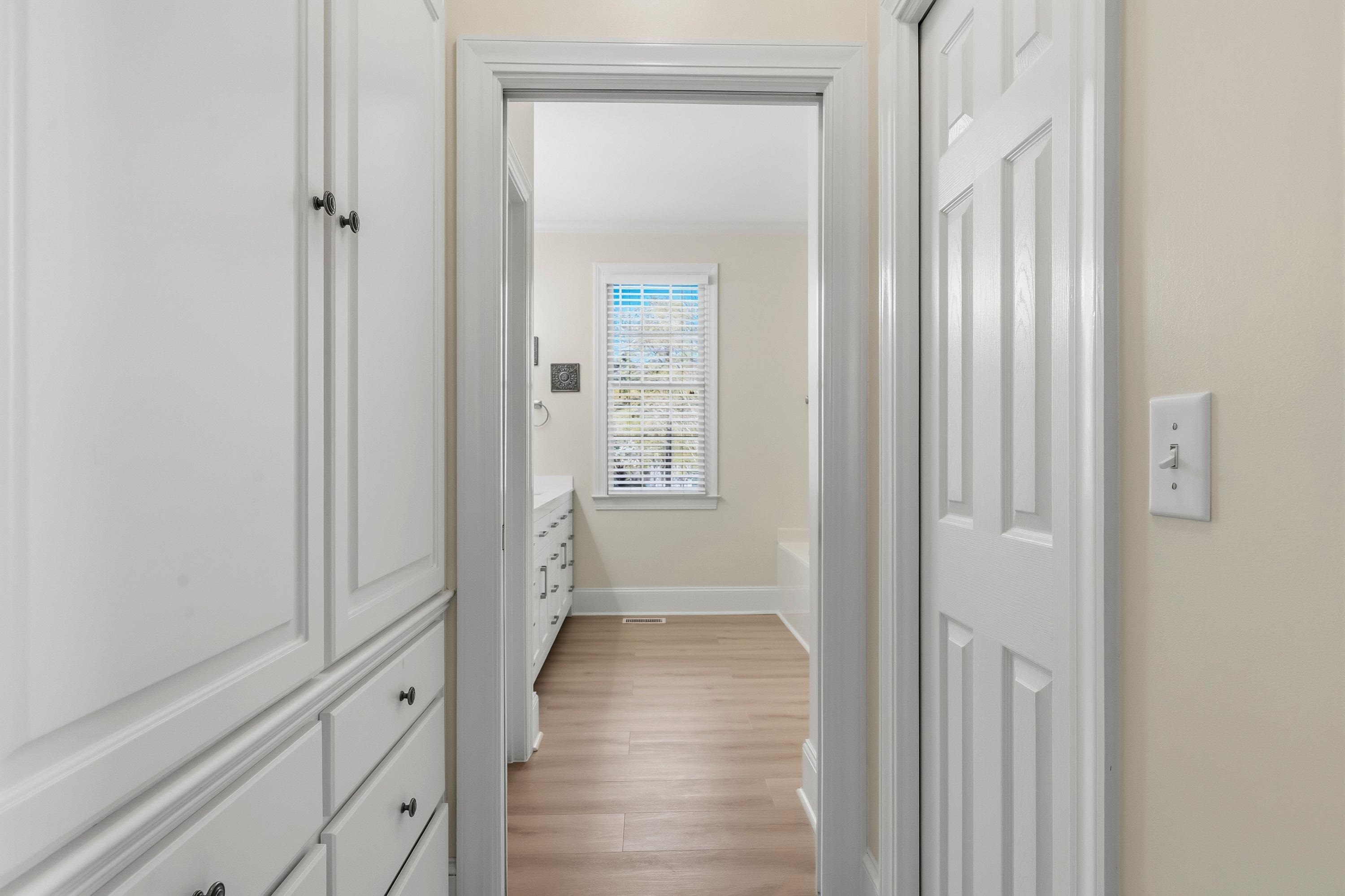 108 MAYFAIR COURT image 25