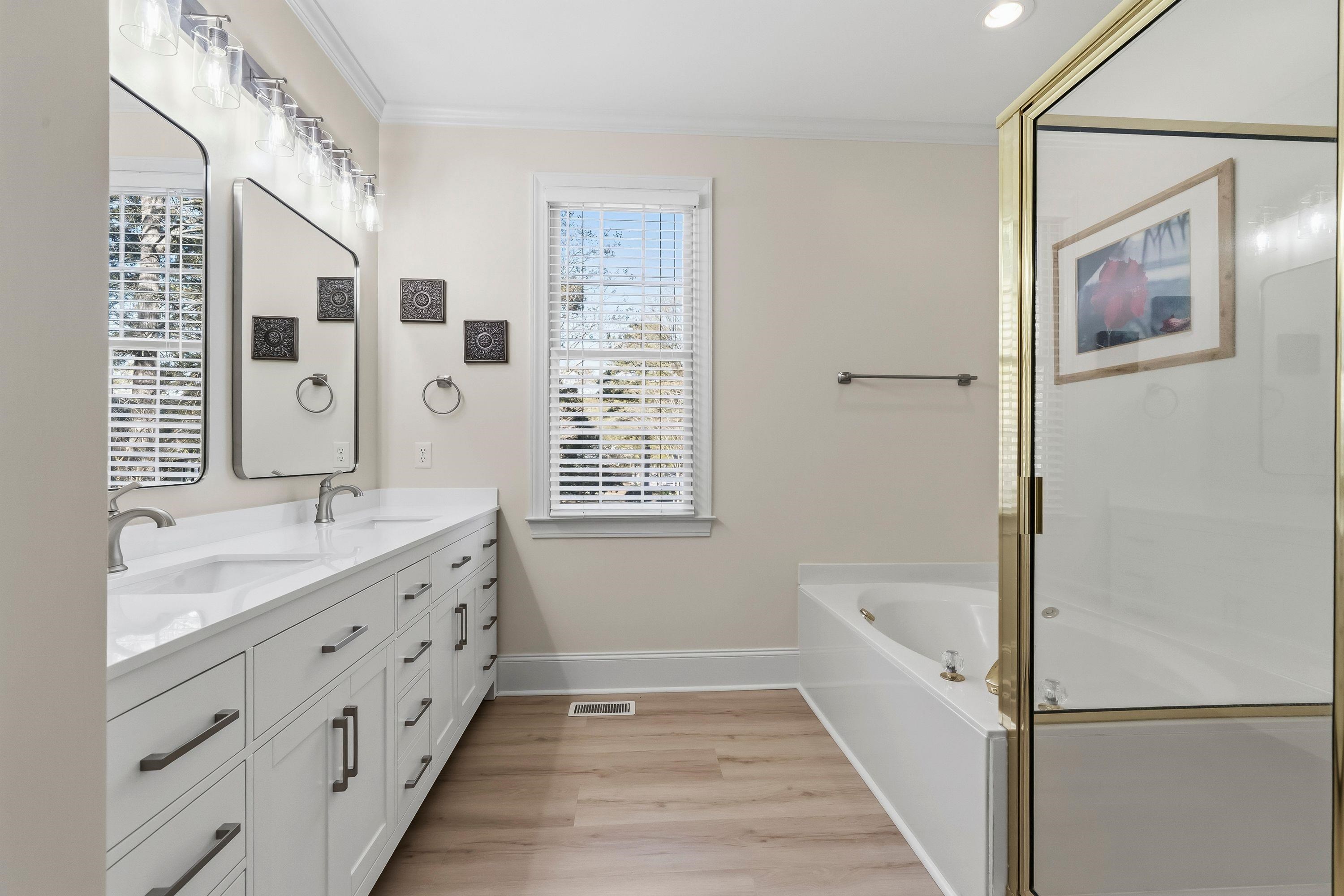 108 MAYFAIR COURT image 26