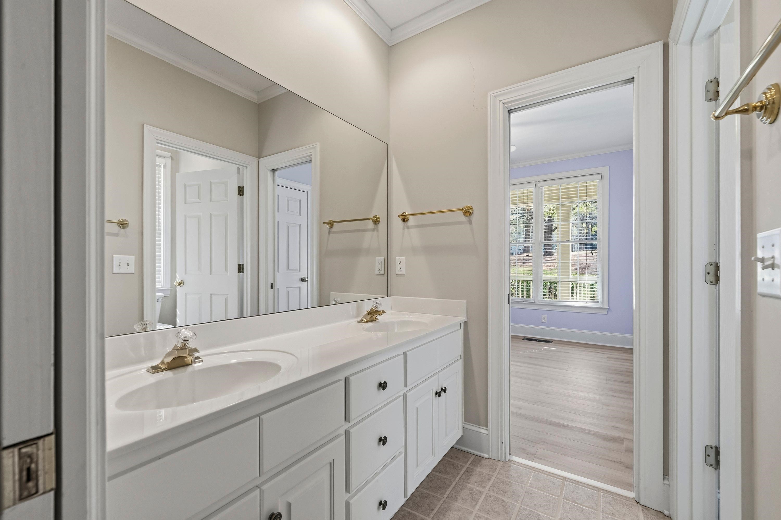 108 MAYFAIR COURT image 32