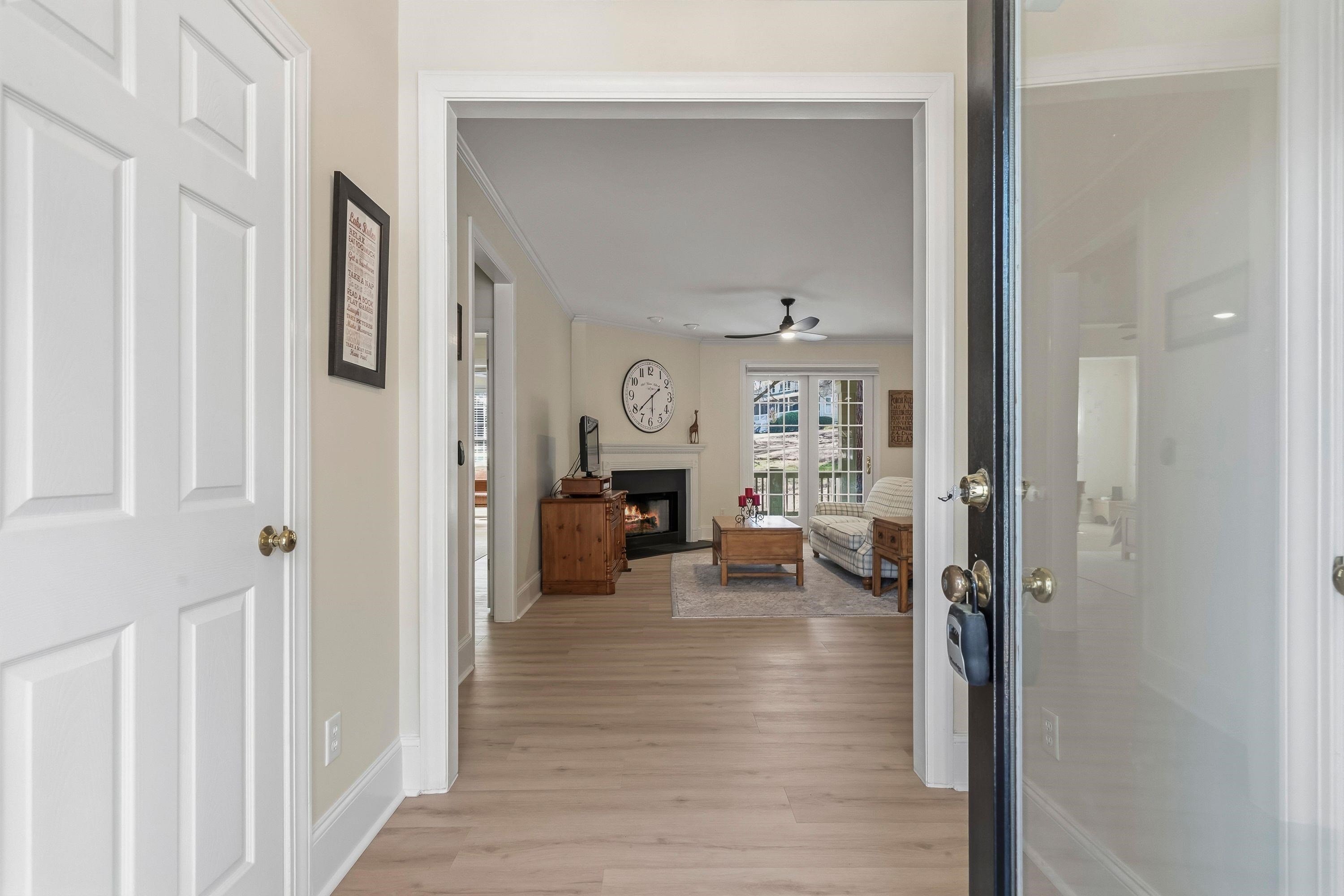 108 MAYFAIR COURT image 8