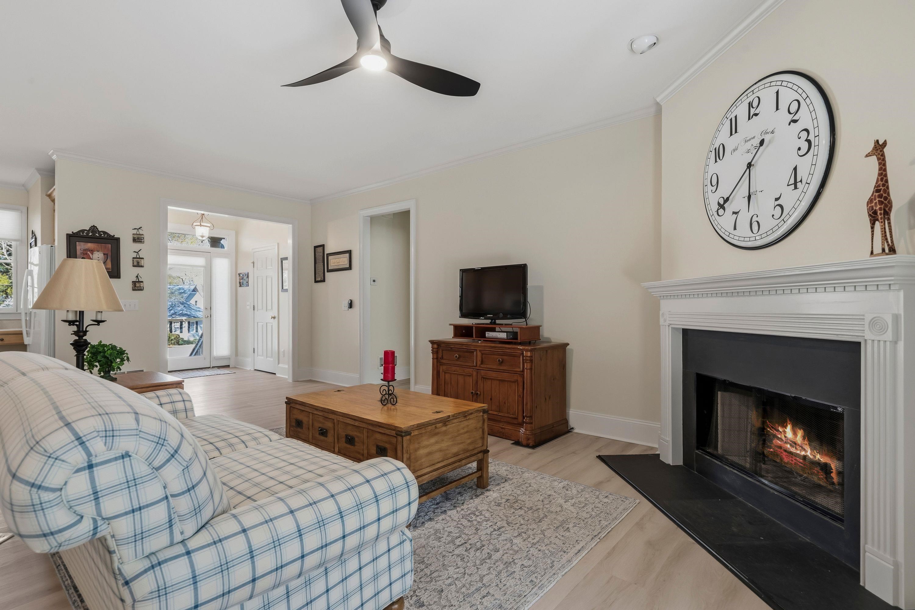 108 MAYFAIR COURT image 10