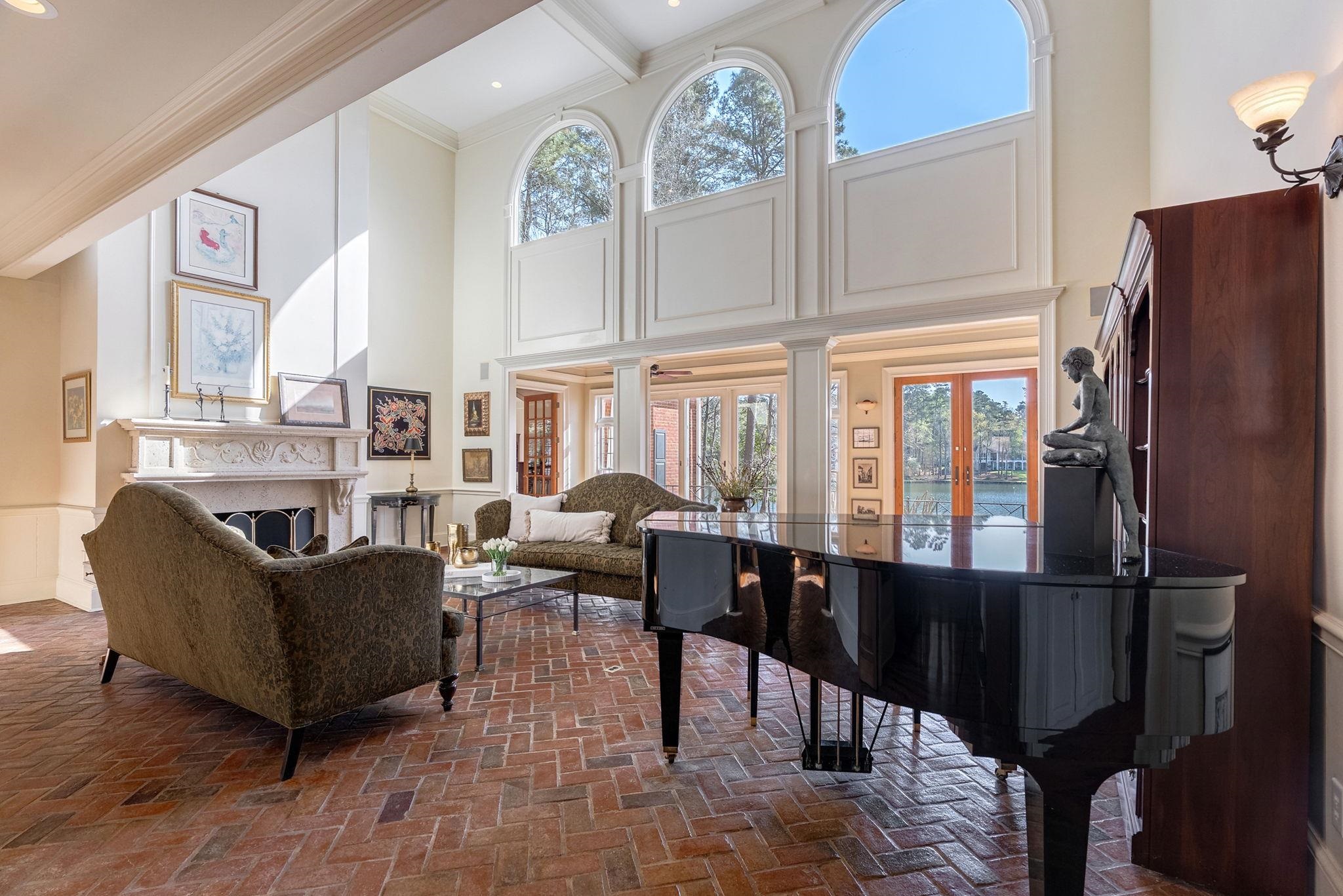 1040 SCOTT LOOP image 14