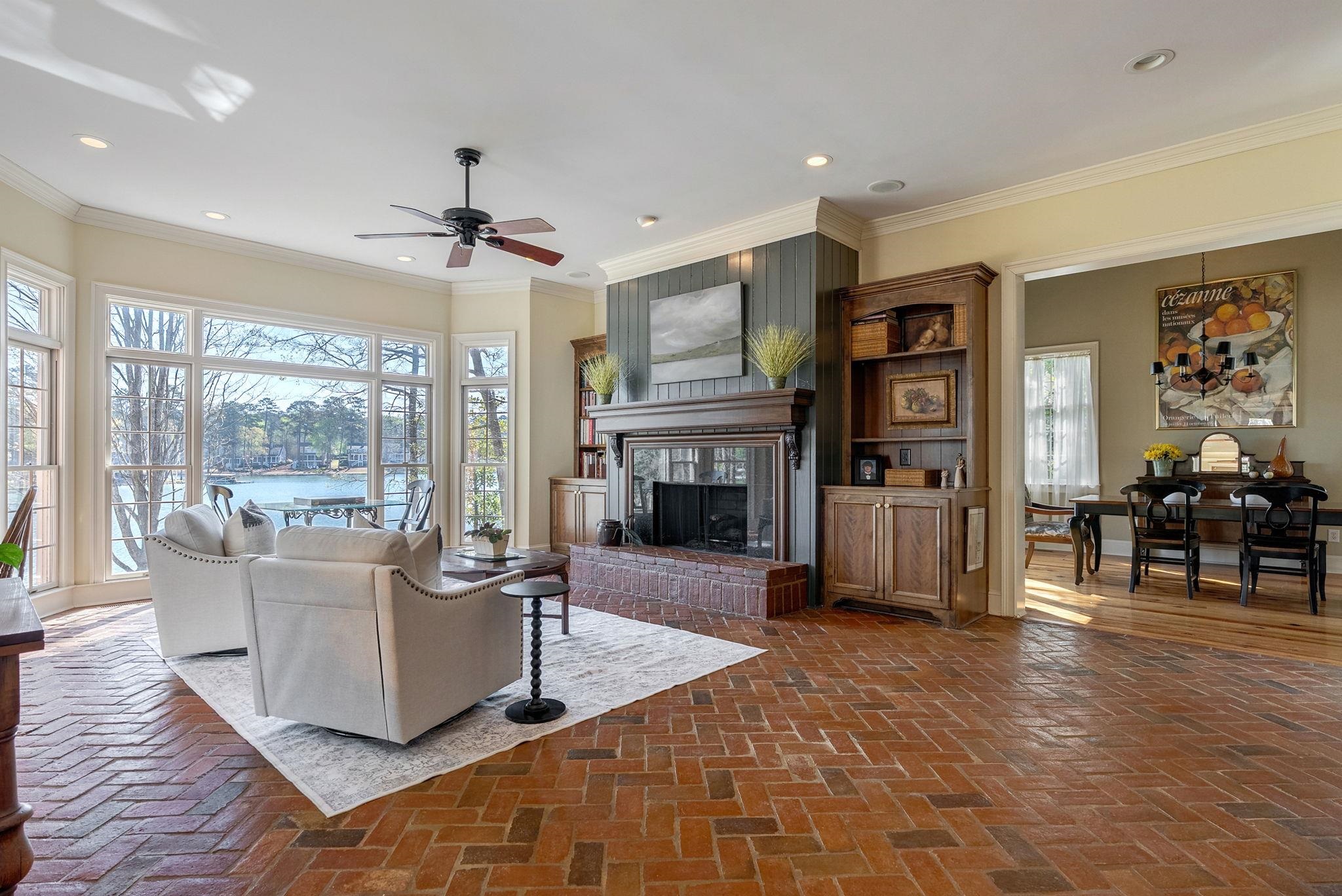 1040 SCOTT LOOP image 29