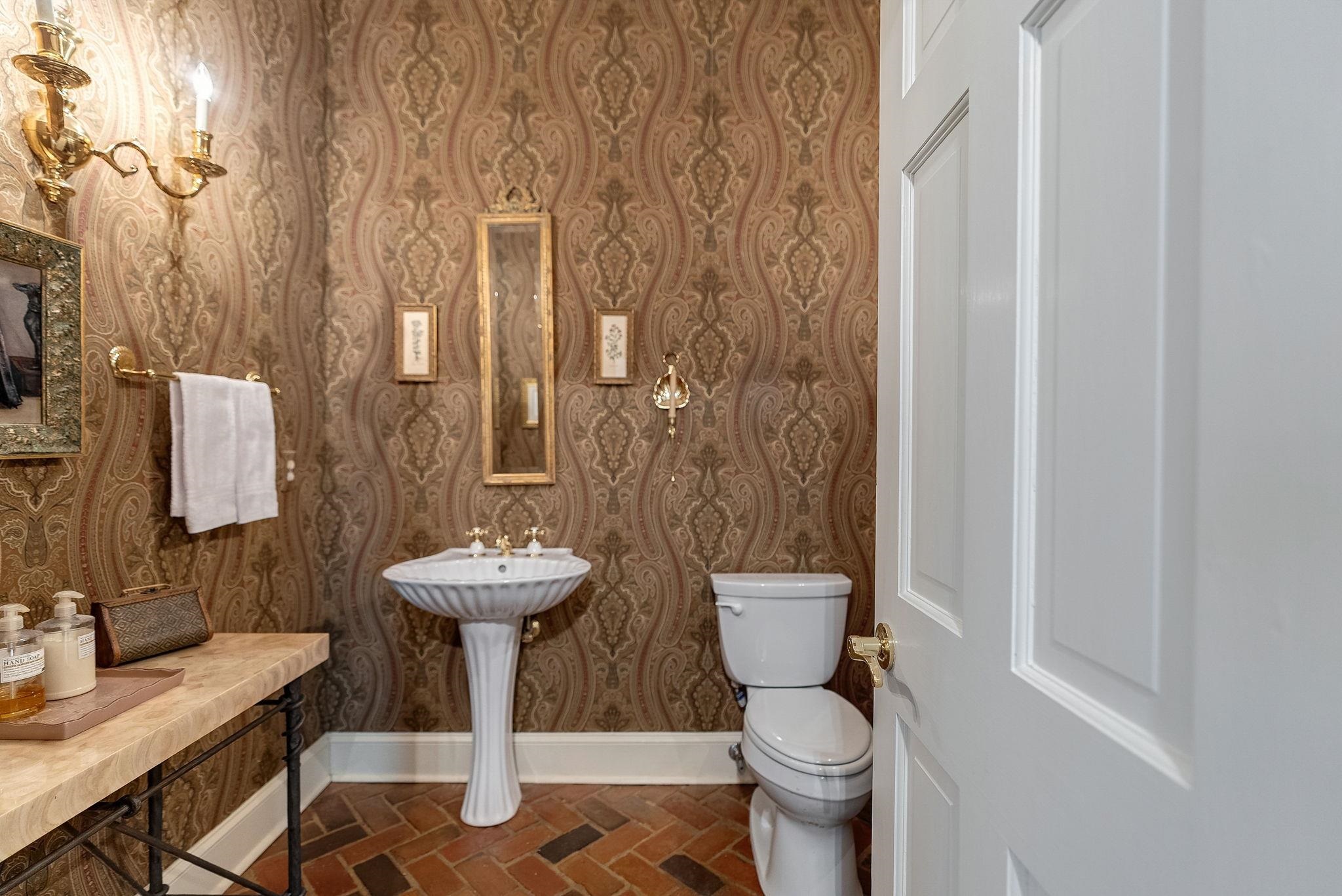 1040 SCOTT LOOP image 35