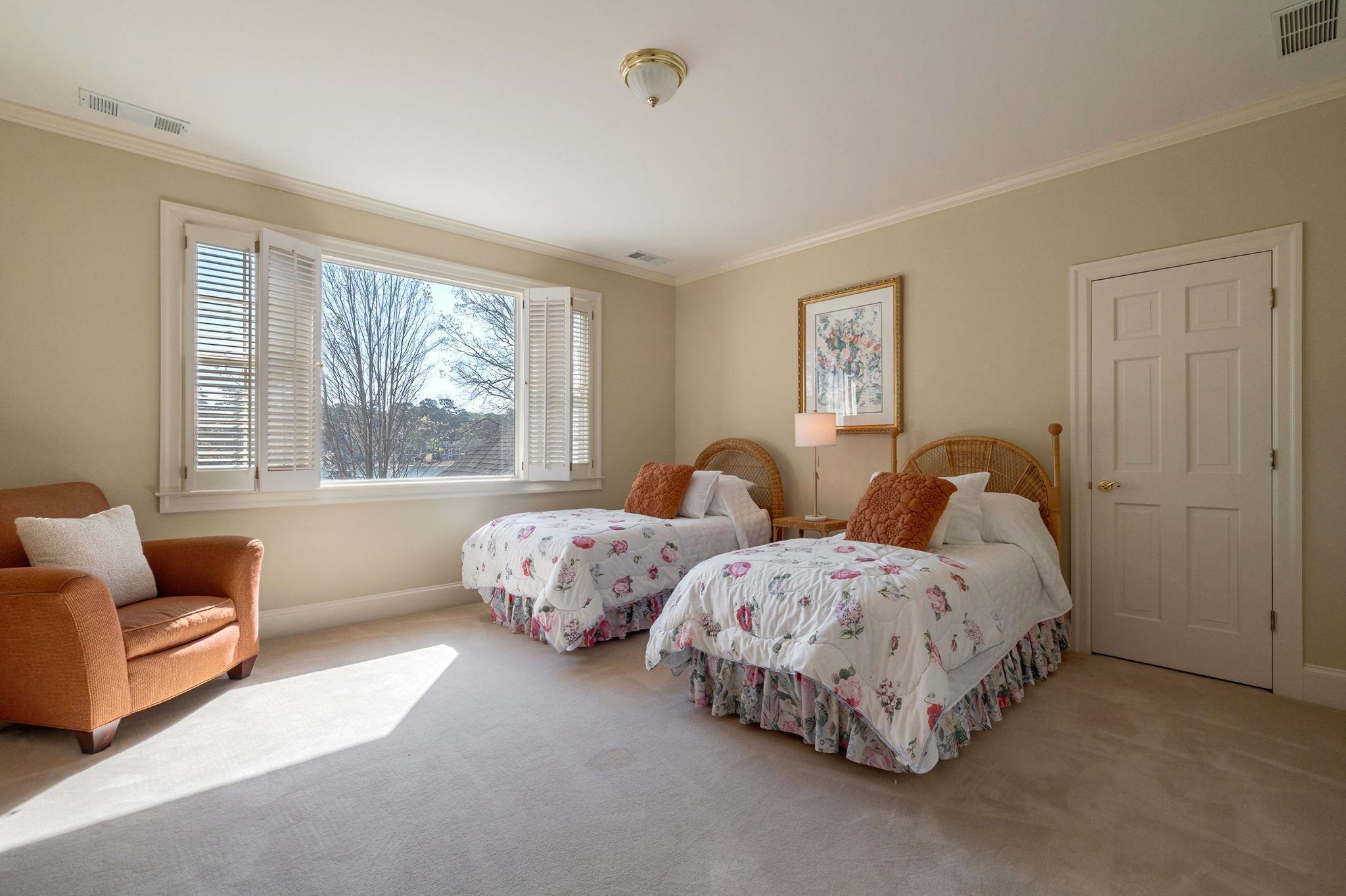 1040 SCOTT LOOP image 46