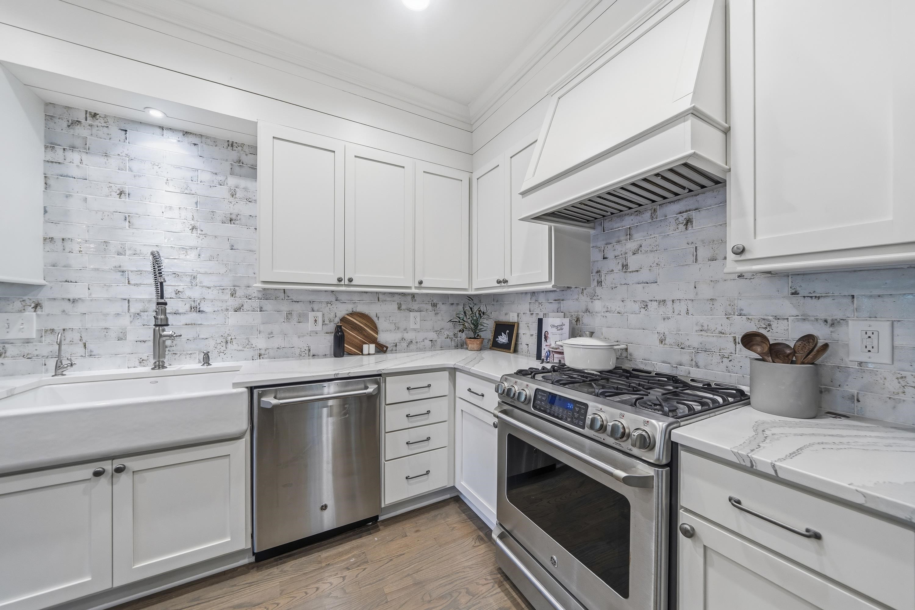 1021 LOCKETS TRAIL image 16