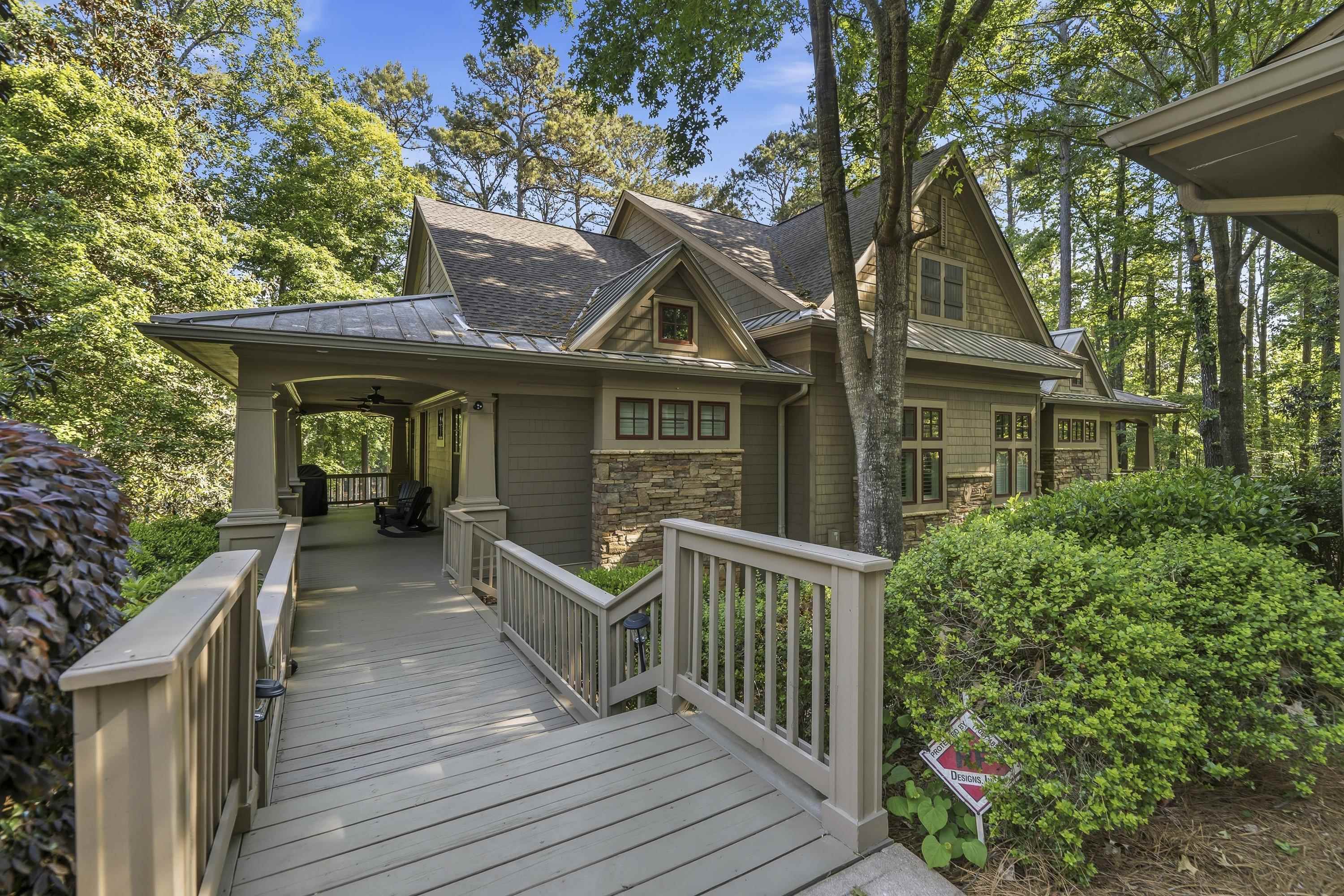 1021 LOCKETS TRAIL image 3