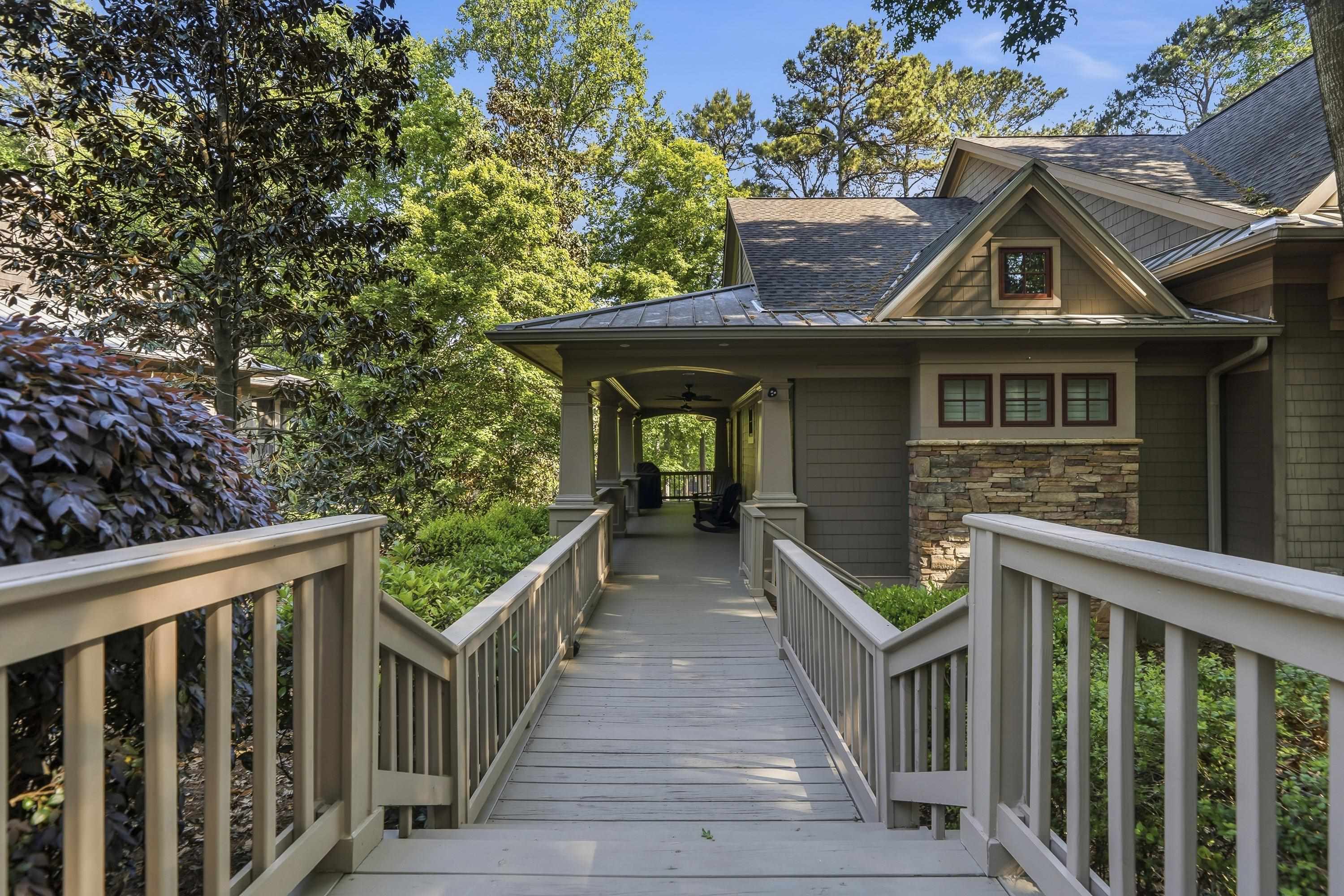 1021 LOCKETS TRAIL image 4