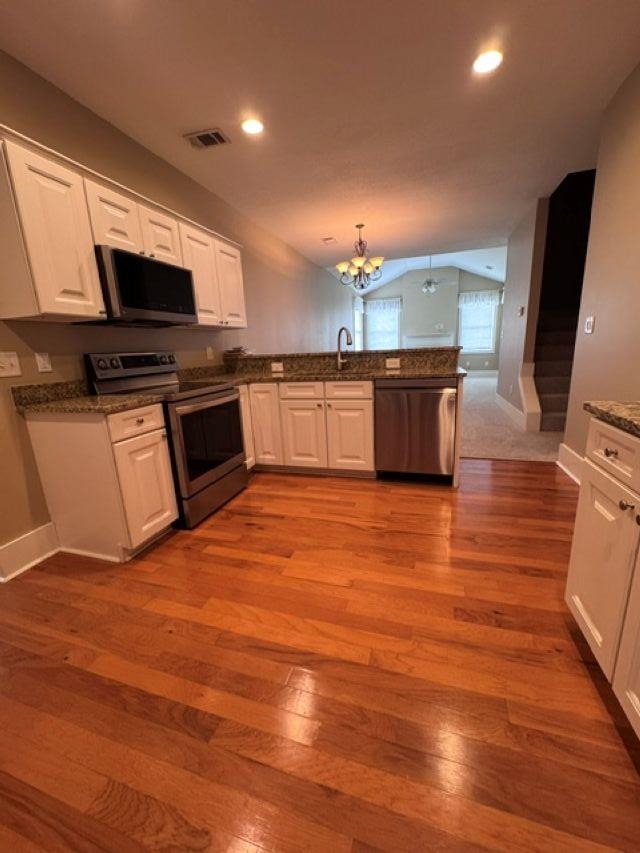 122 EDGEWOOD COURT image 4