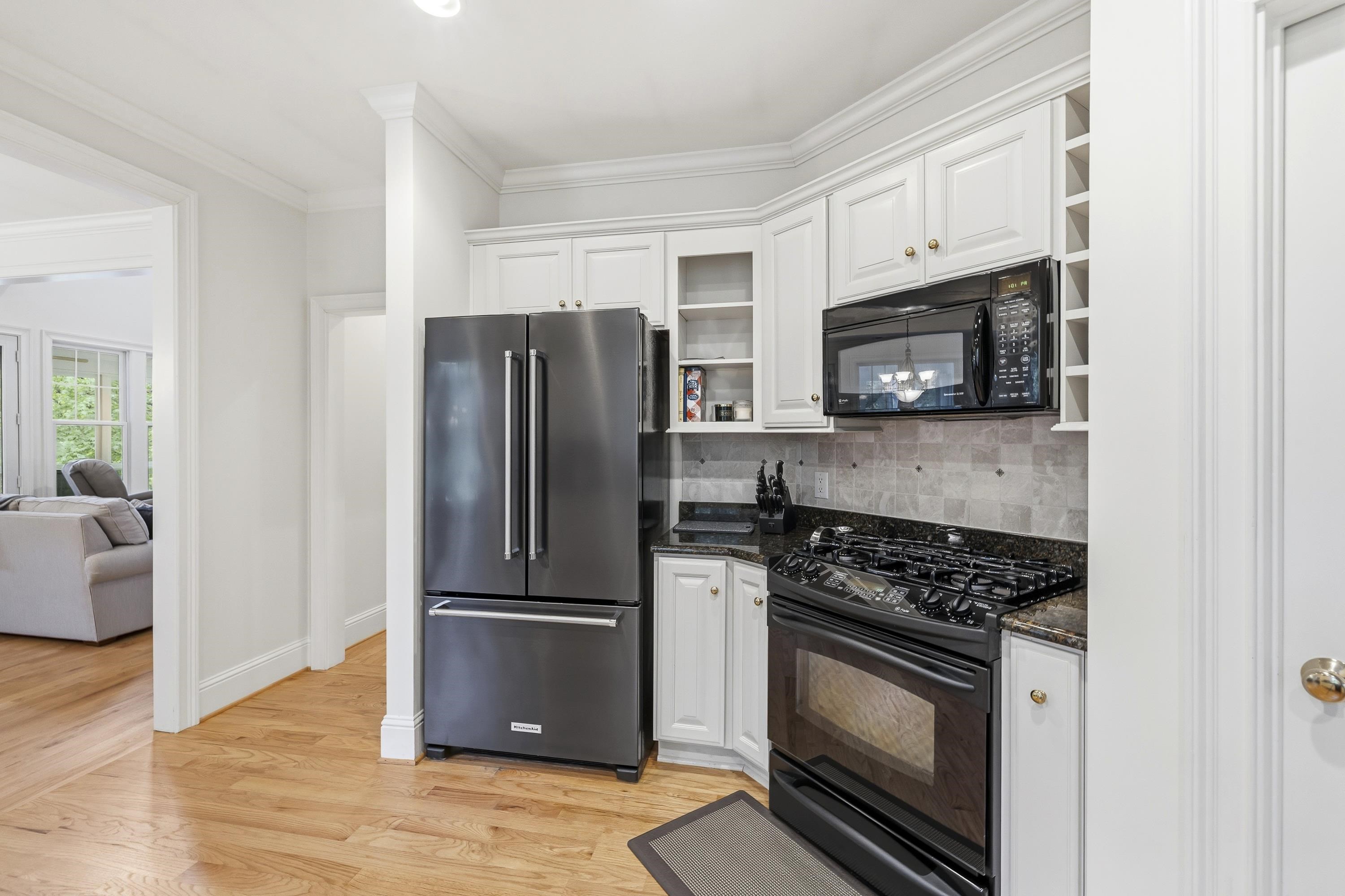 1010 HUBIES WAY image 23