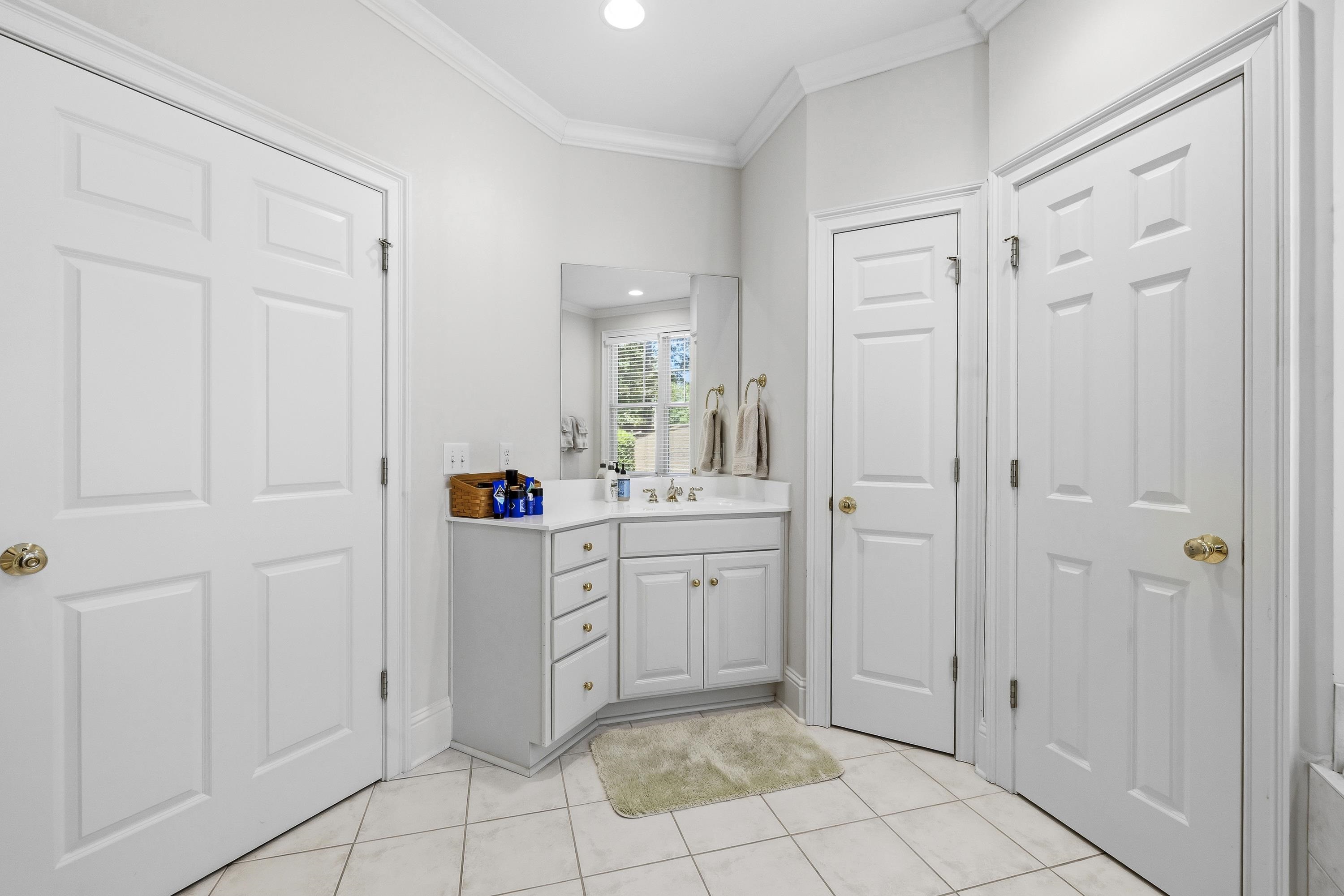 1010 HUBIES WAY image 32