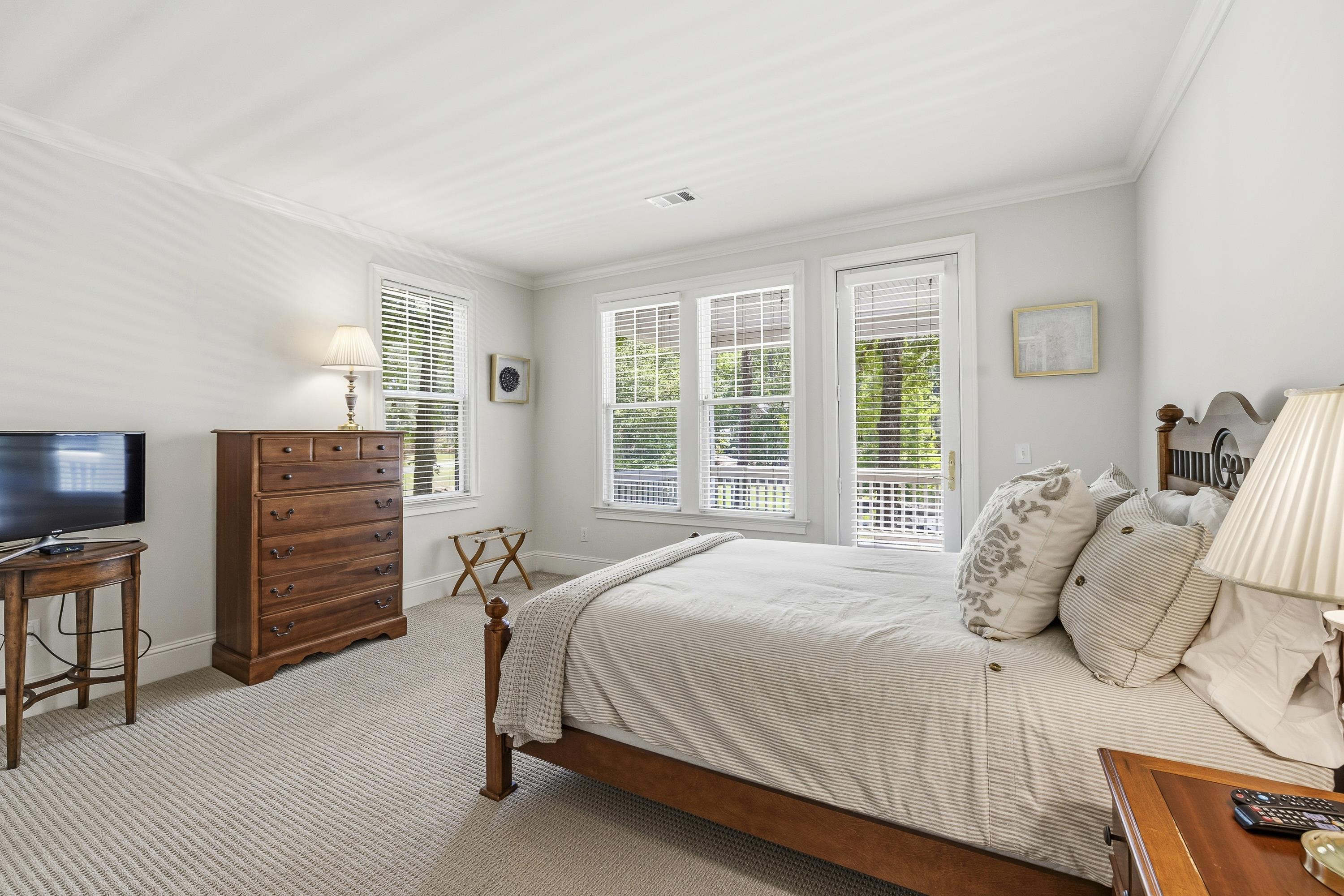 1010 HUBIES WAY image 44