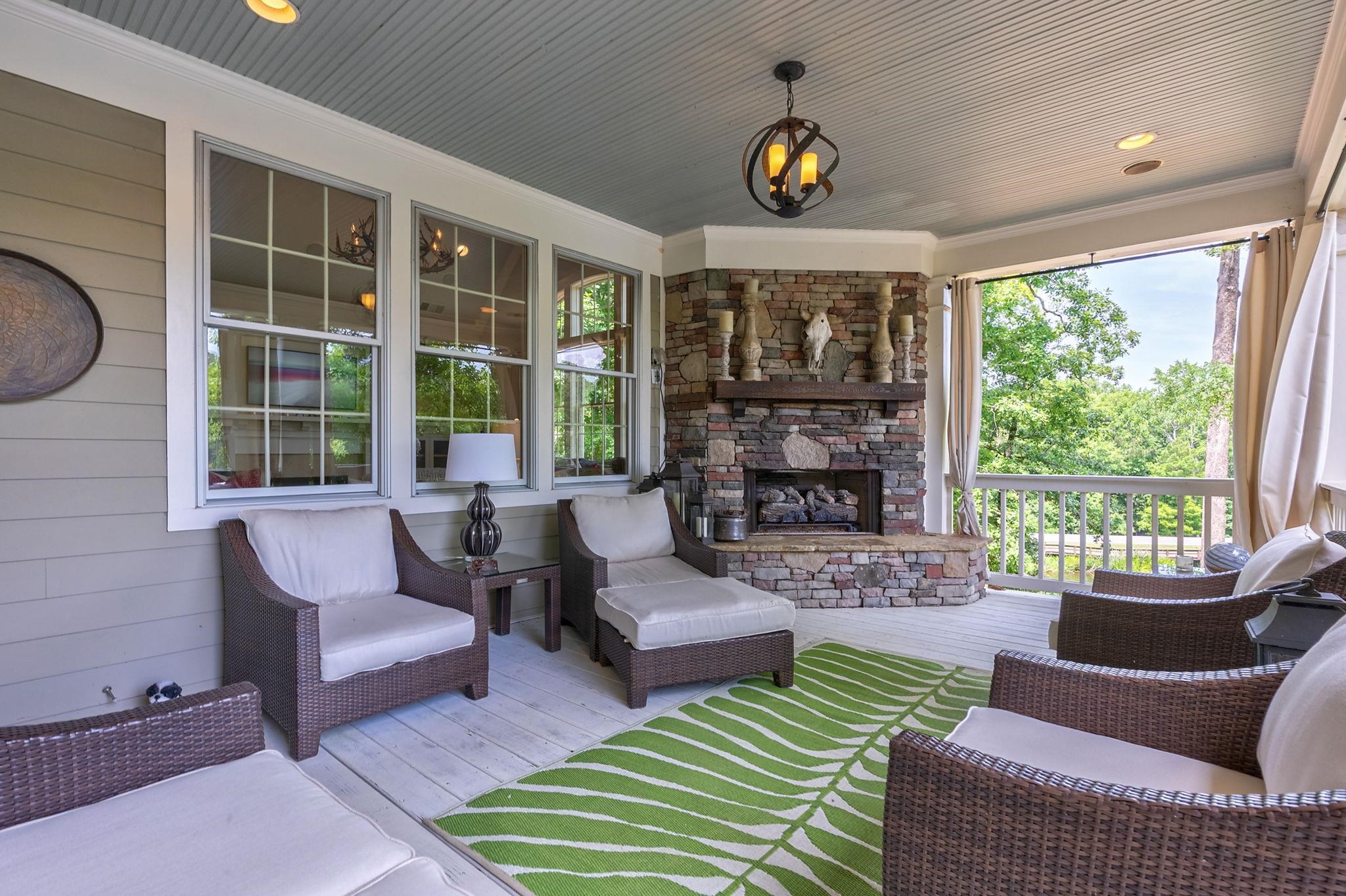 1010 CAROLYNS PLACE image 22