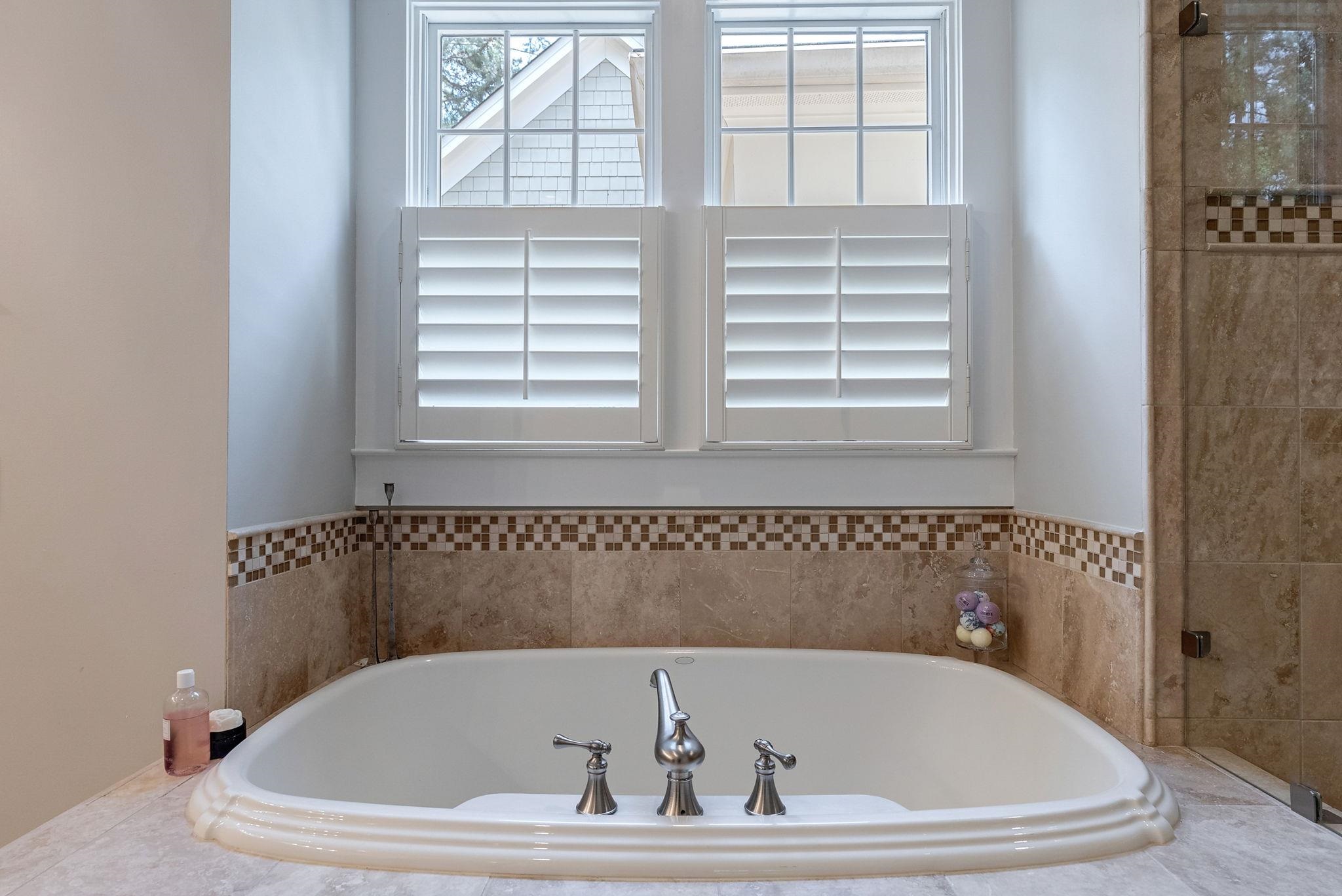 1010 CAROLYNS PLACE image 30