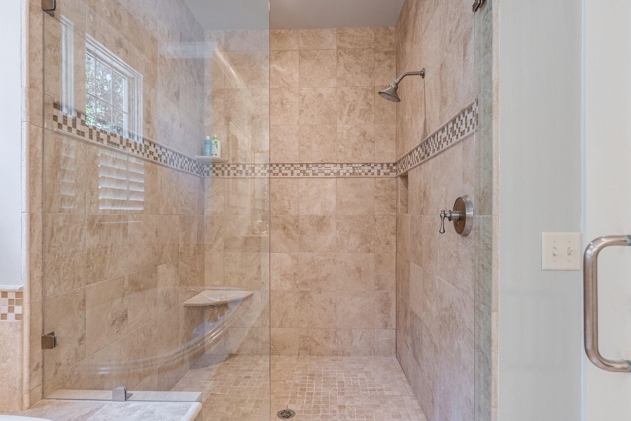 1010 CAROLYNS PLACE image 31