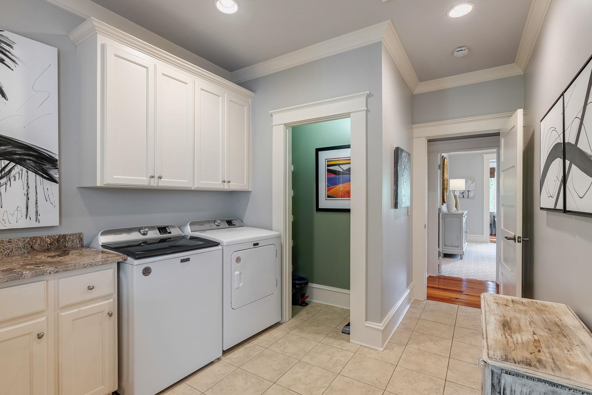 1010 CAROLYNS PLACE image 33