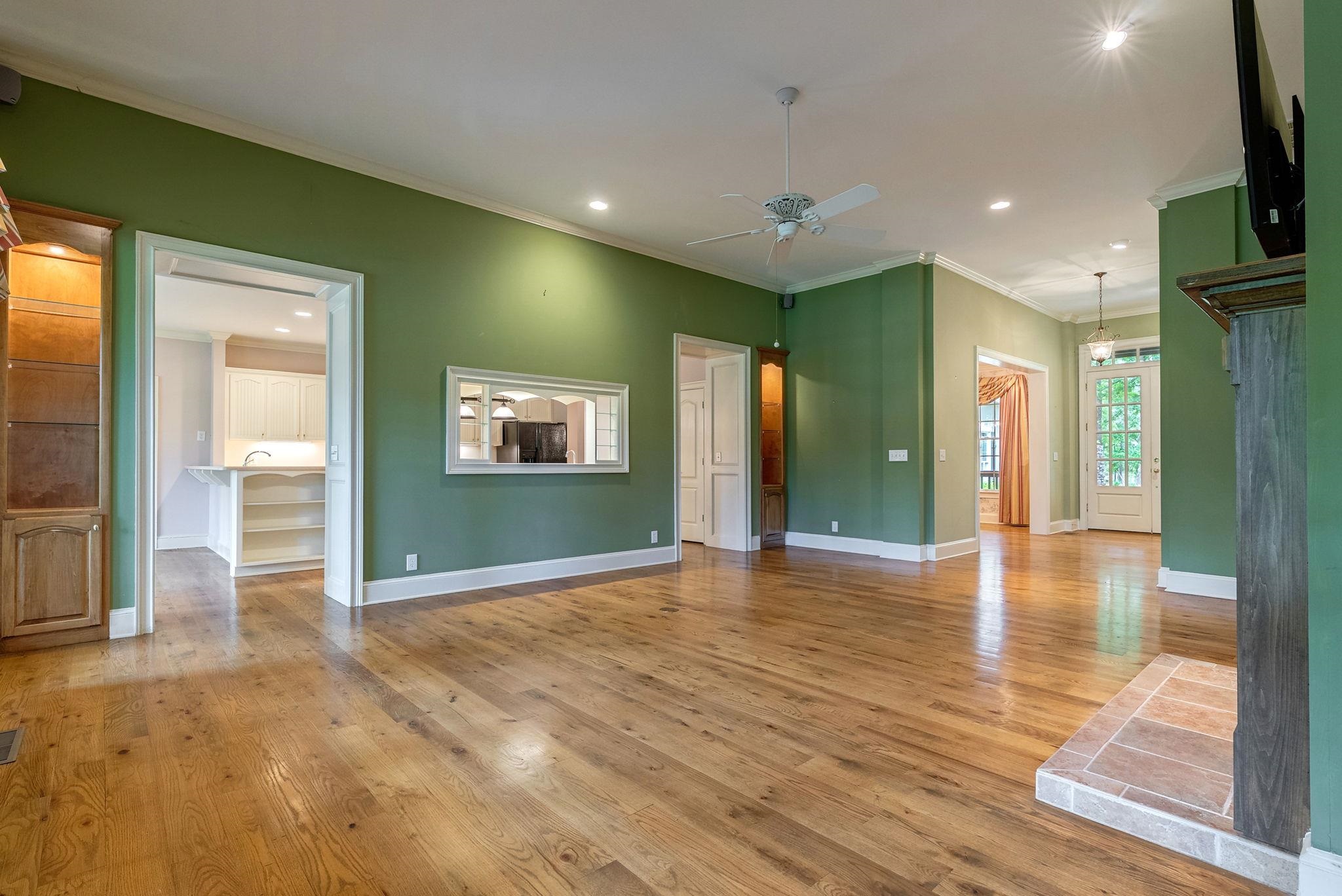 1021 PLANTERS LANE image 12
