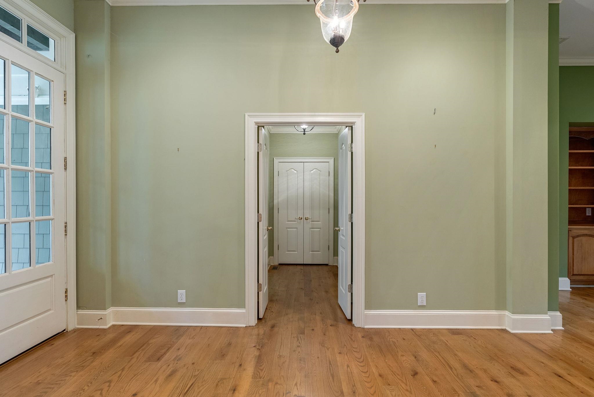 1021 PLANTERS LANE image 35
