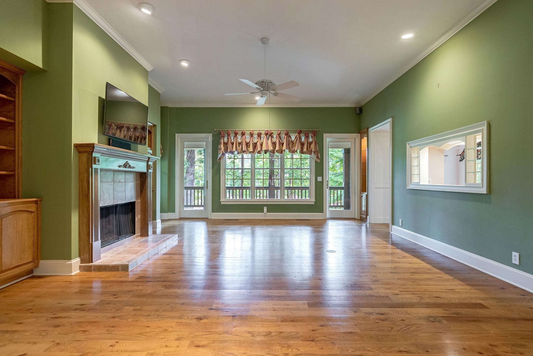 1021 PLANTERS LANE image 9