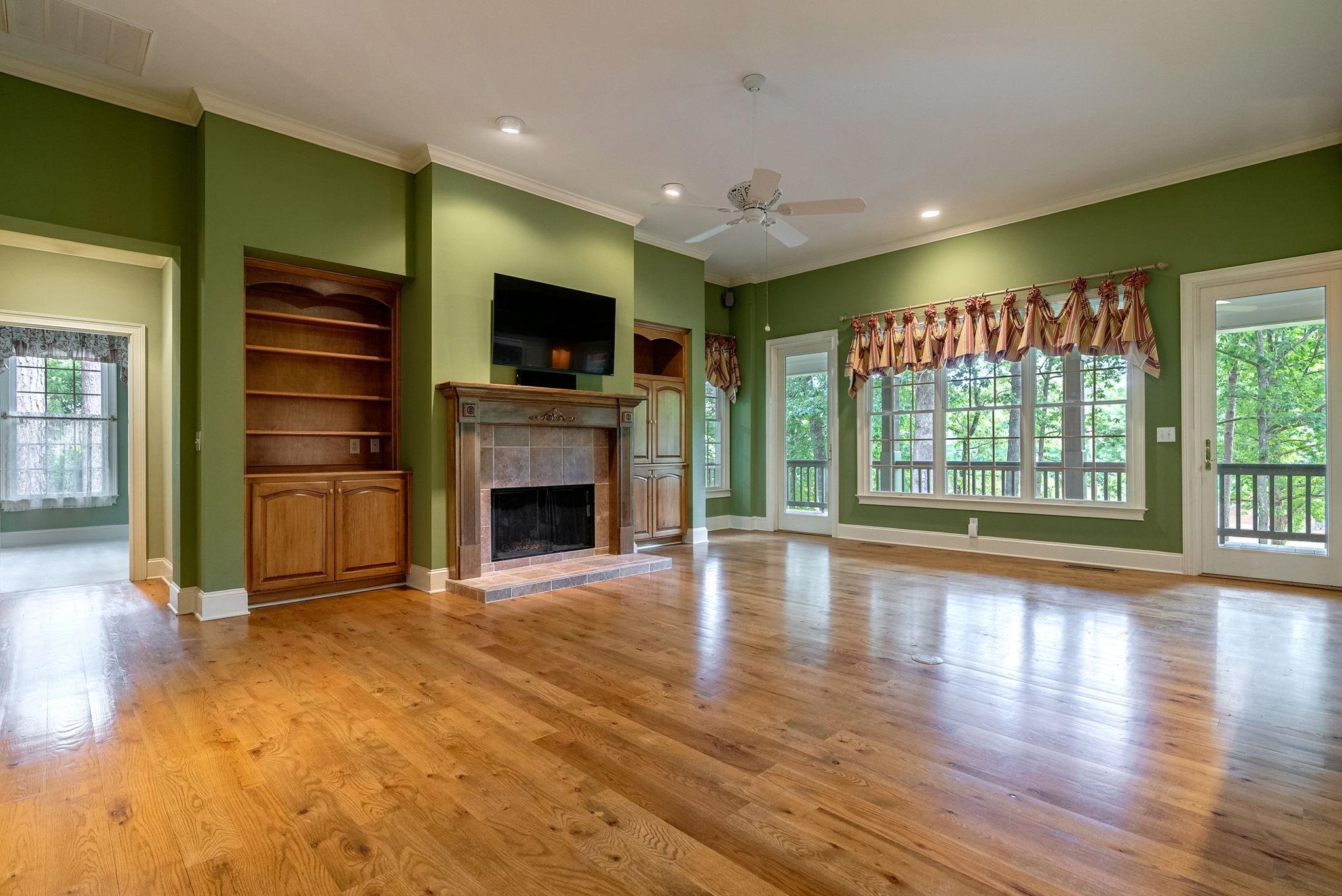 1021 PLANTERS LANE image 10