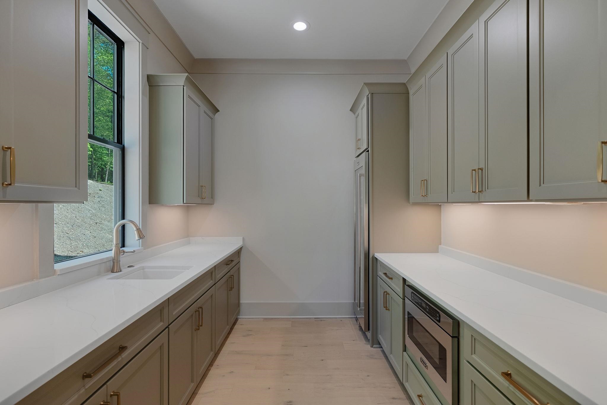 1010 MONFORT COURT image 24