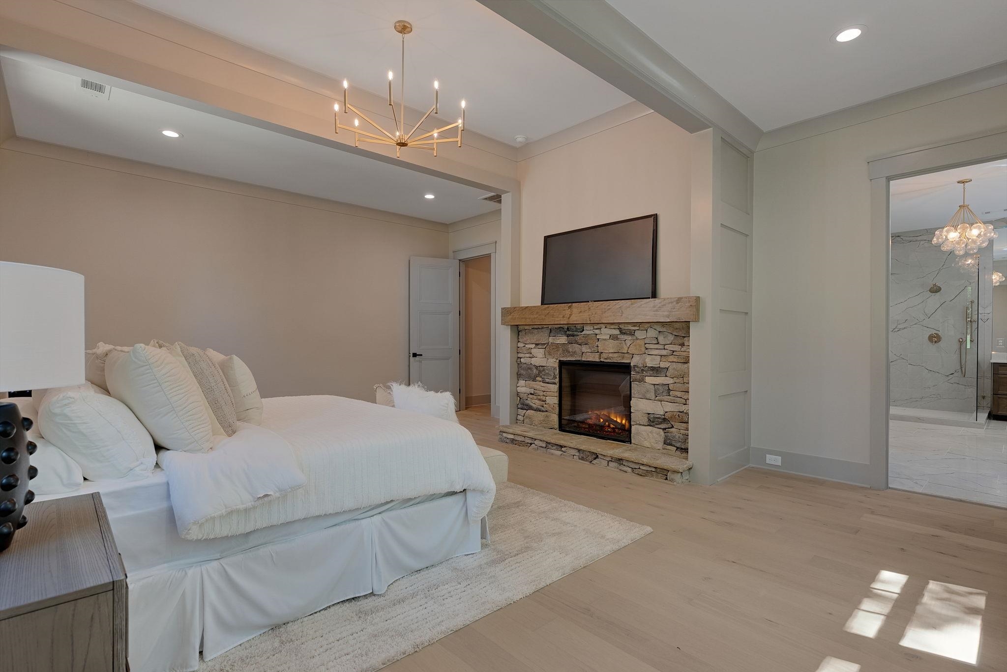 1010 MONFORT COURT image 26