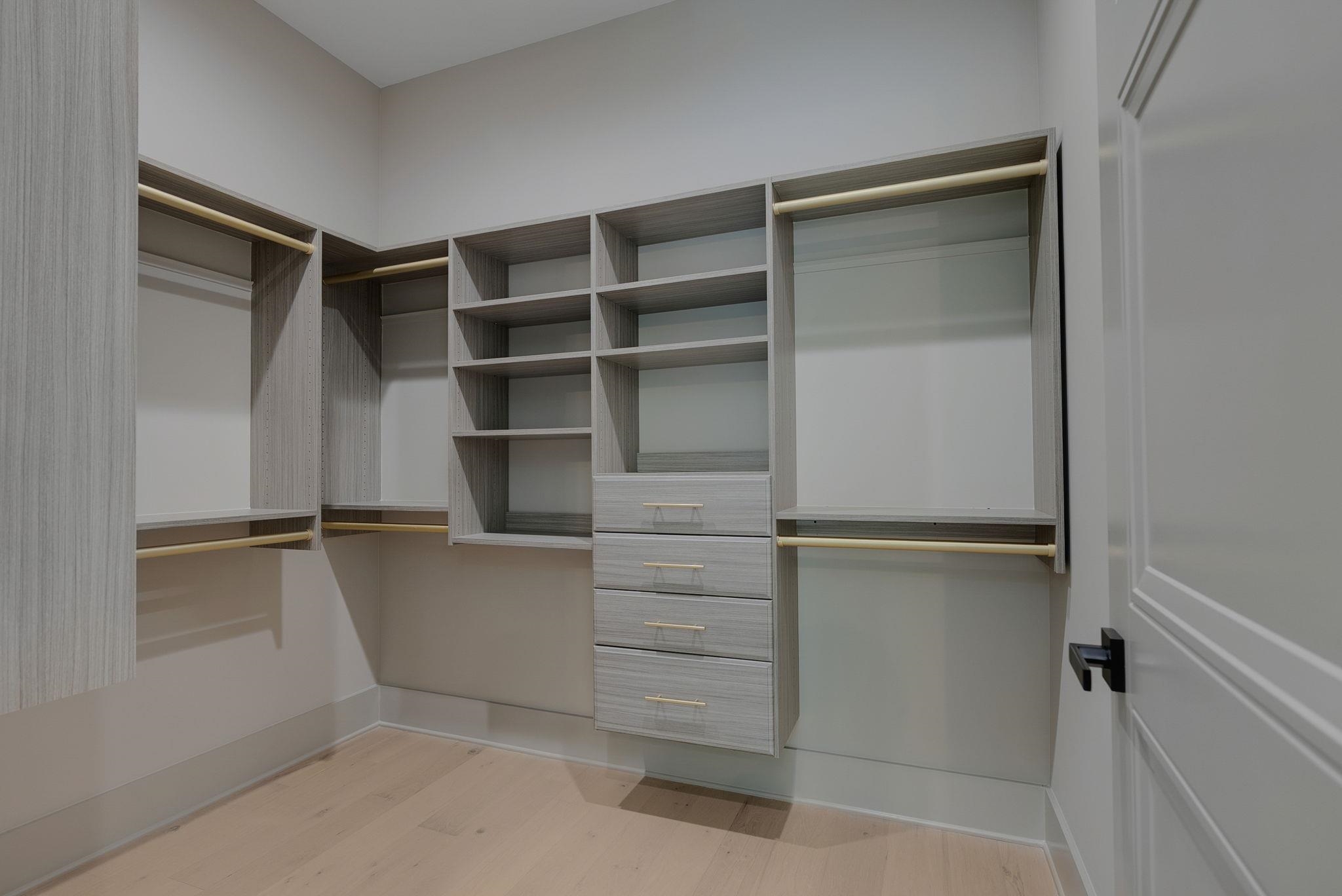 1010 MONFORT COURT image 27
