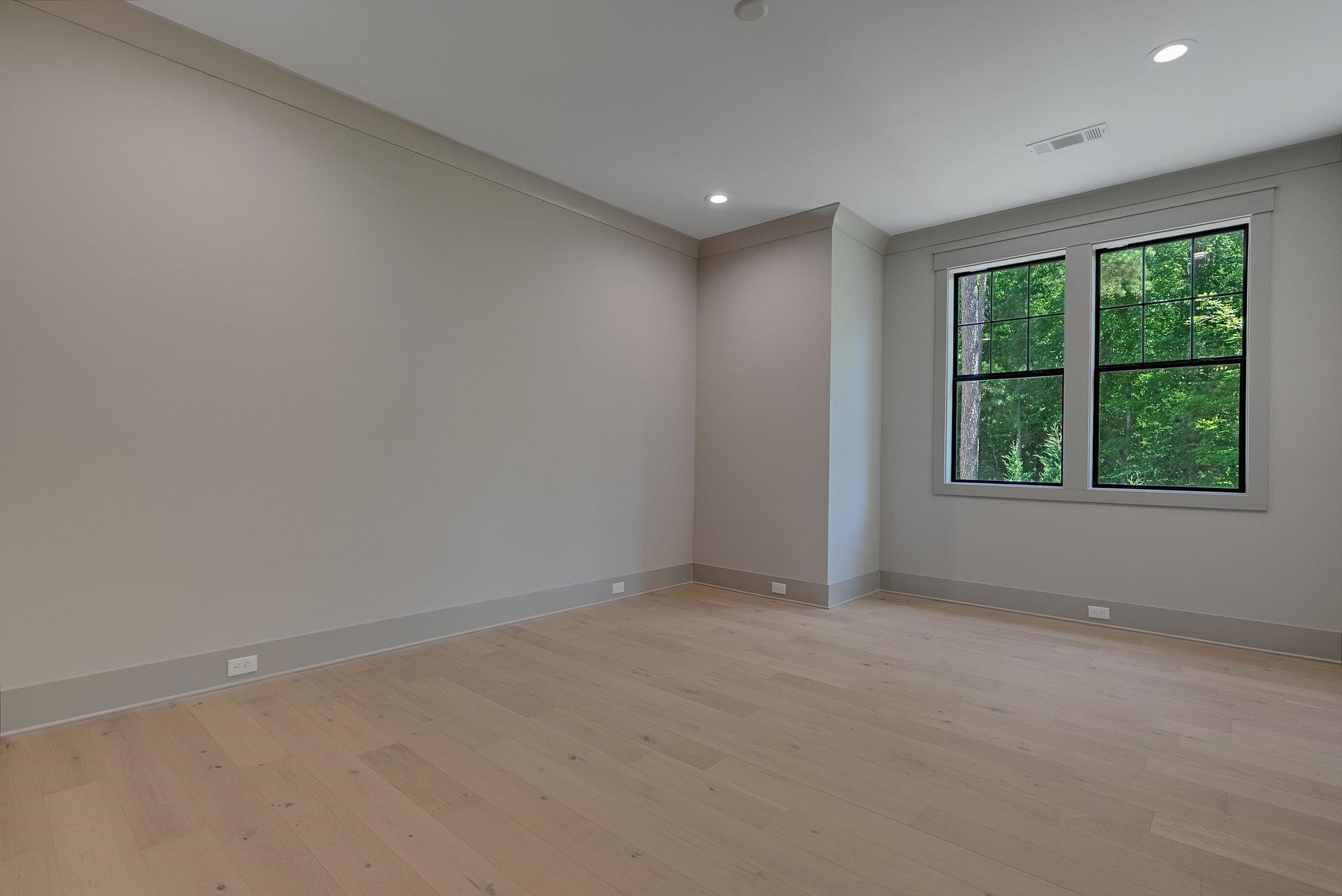 1010 MONFORT COURT image 32