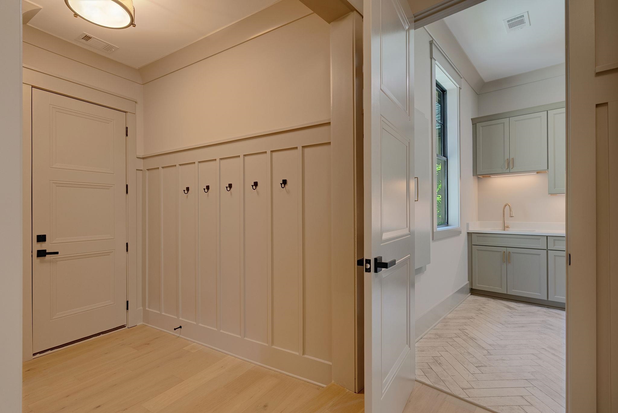 1010 MONFORT COURT image 37