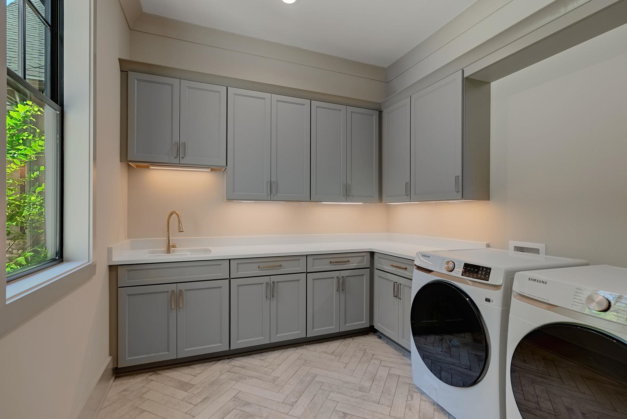1010 MONFORT COURT image 38