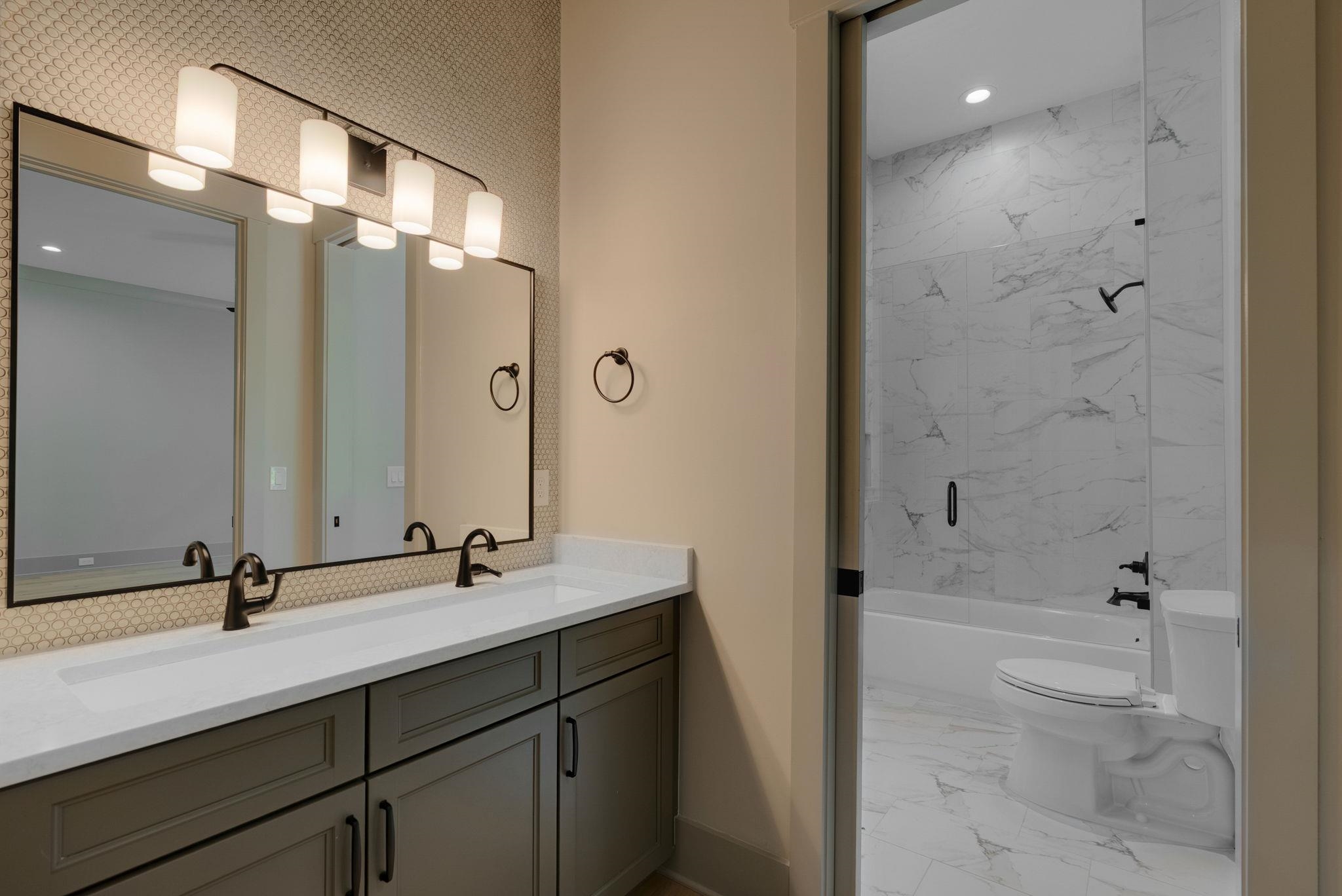 1010 MONFORT COURT image 55