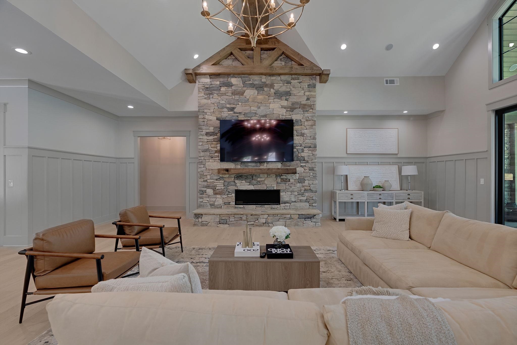 1010 MONFORT COURT image 10