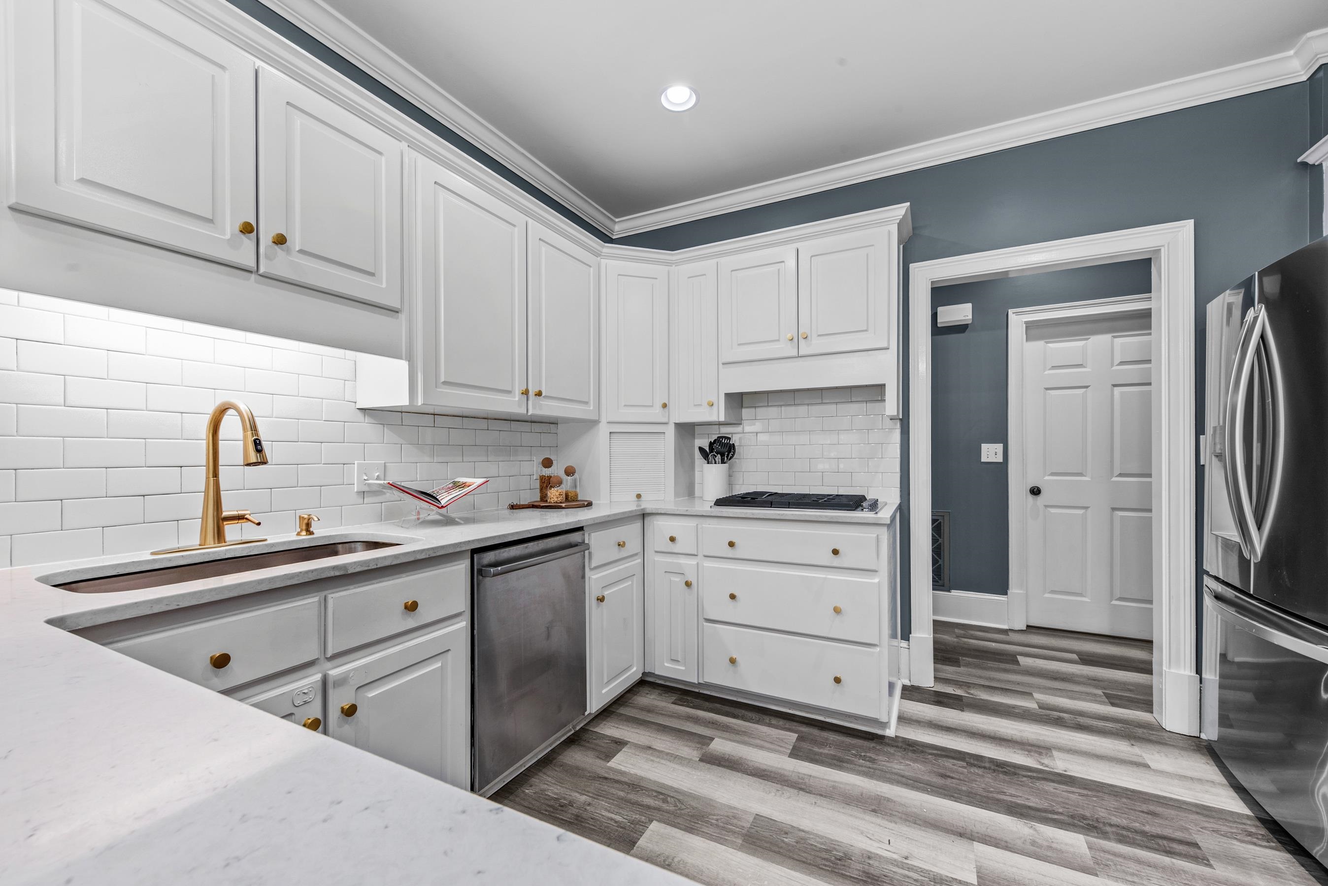 204 BROADLANDS DRIVE image 24
