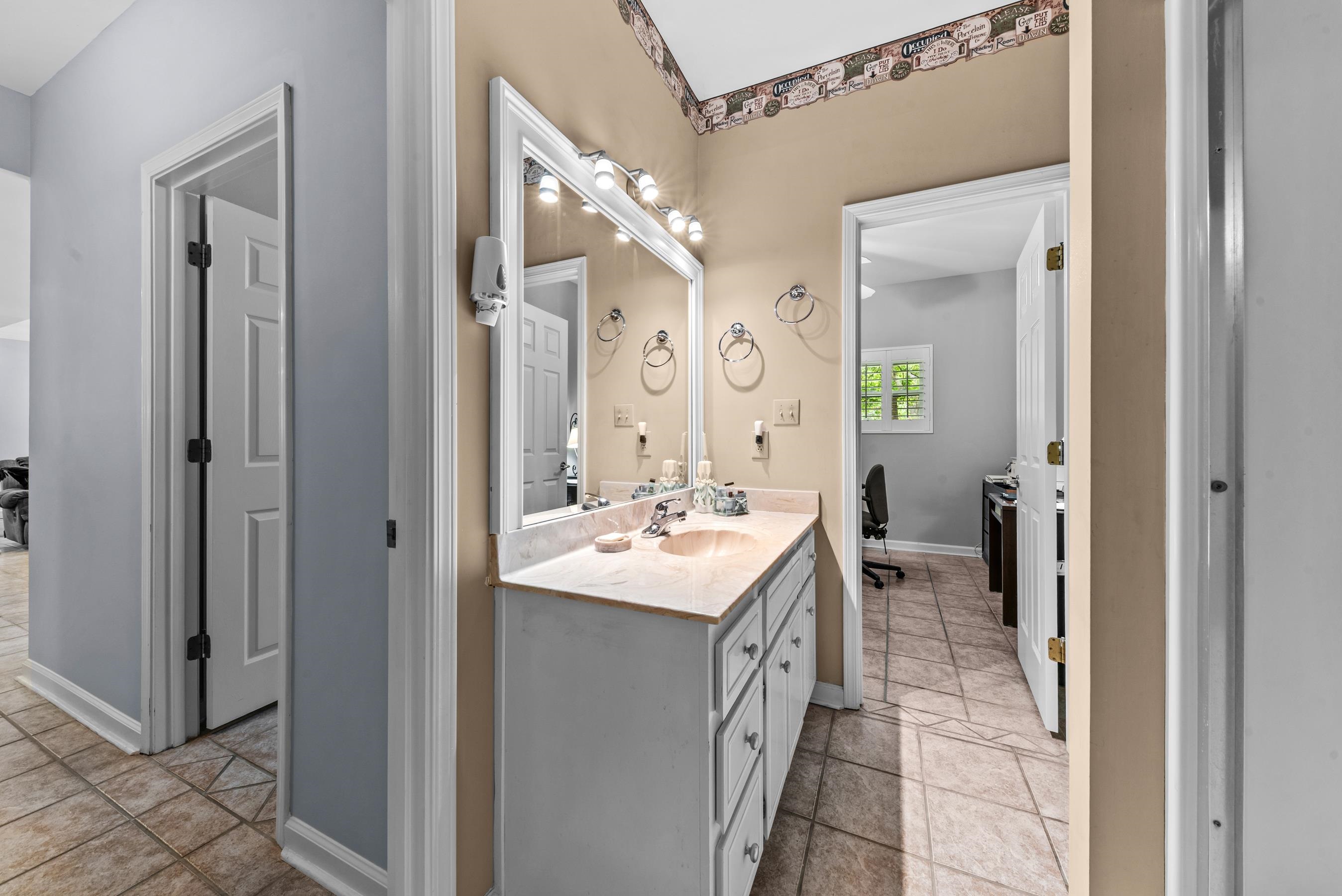1151 SHOULDERBONE CIRCLE image 55
