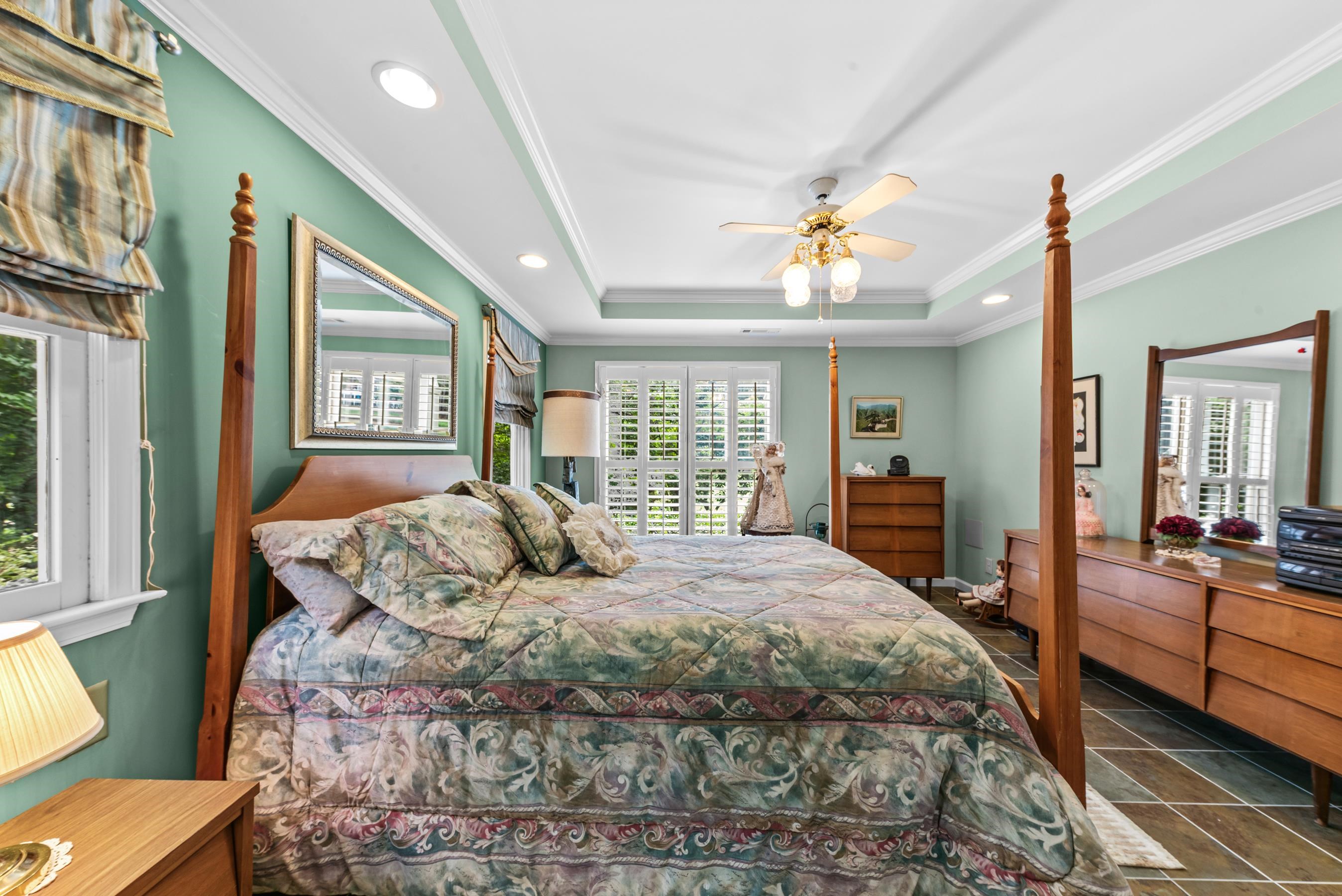 1151 SHOULDERBONE CIRCLE image 61