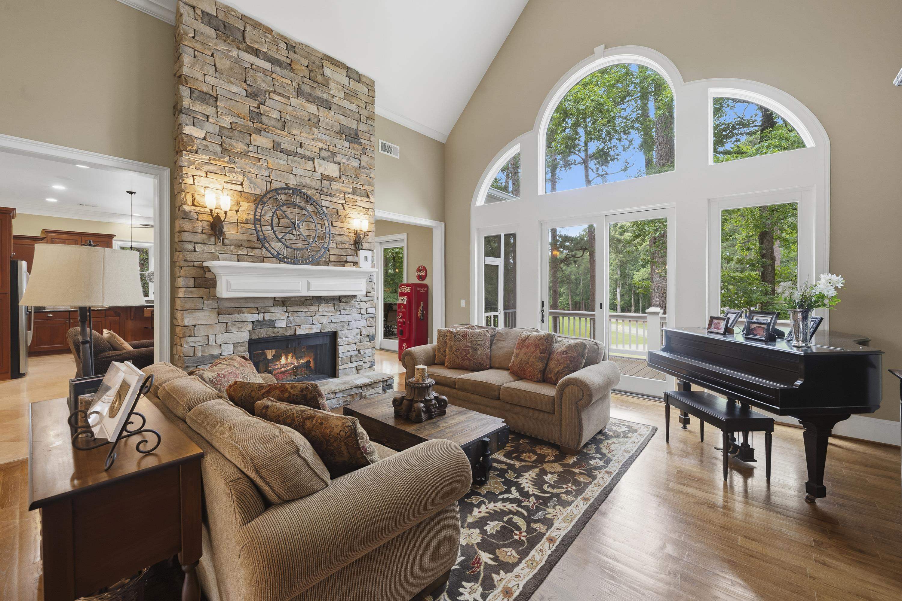 1051 CAWTHORNE LANE image 17