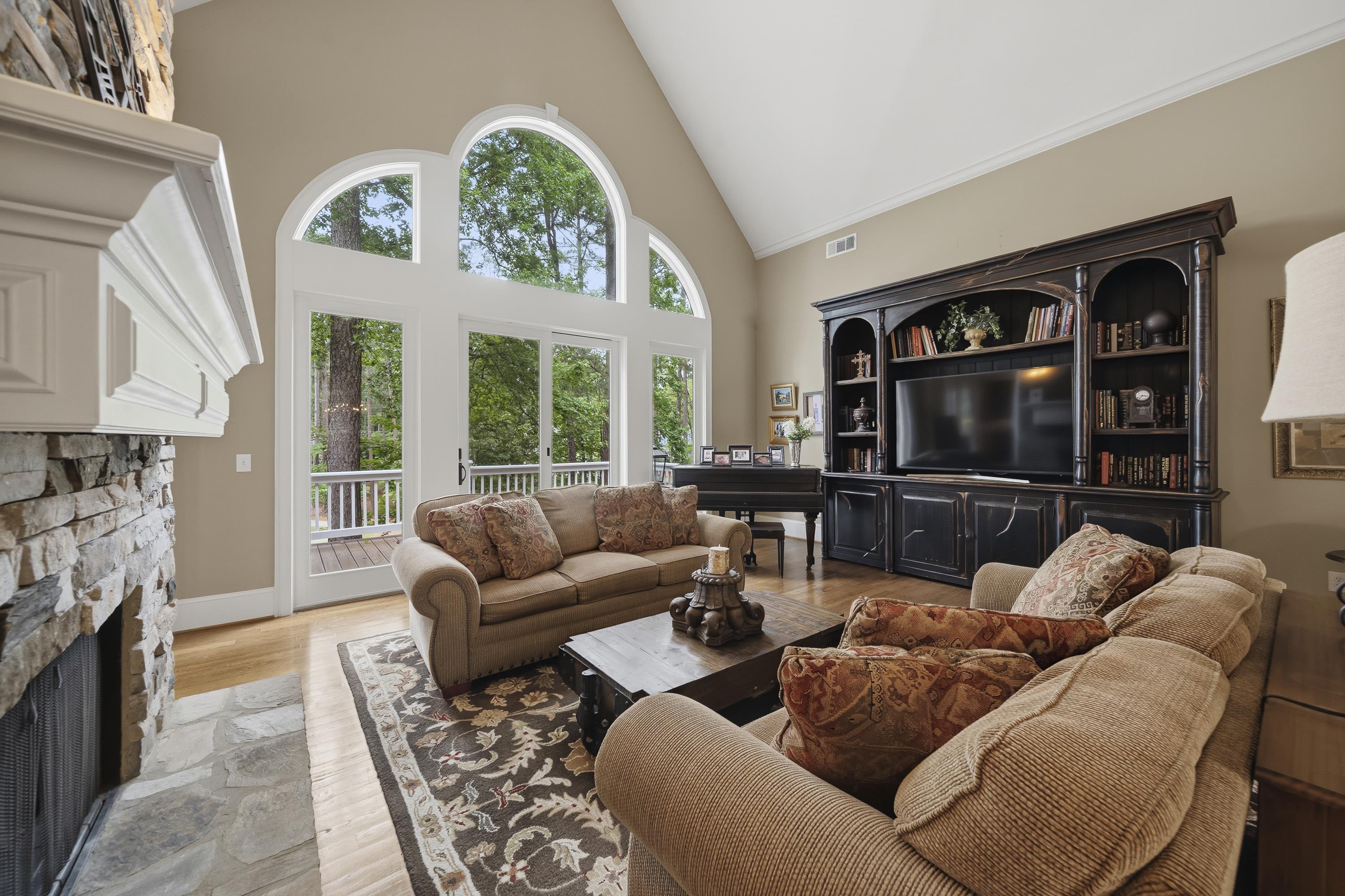 1051 CAWTHORNE LANE image 18